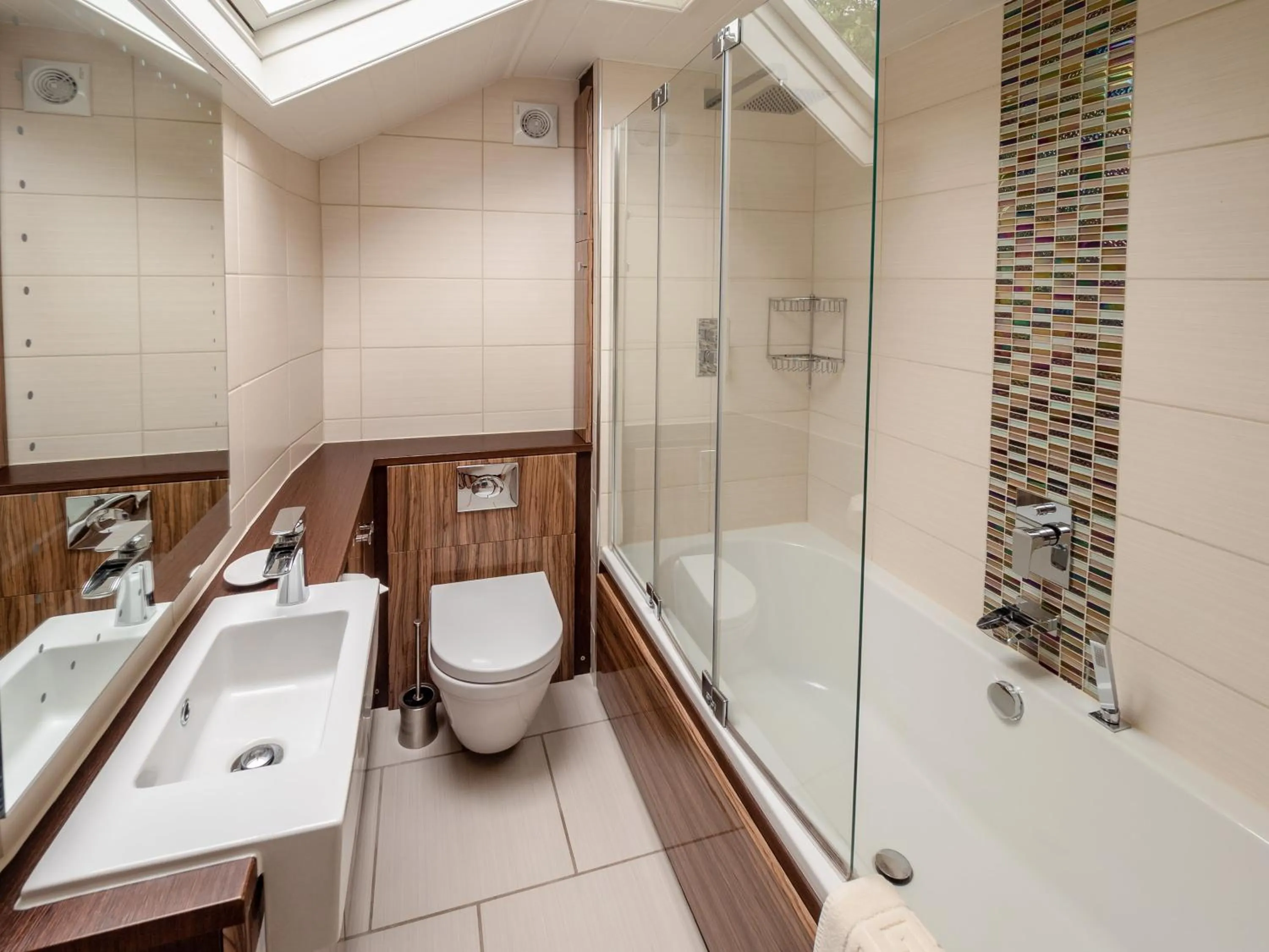 Bathroom in Wayside Cottage 1637