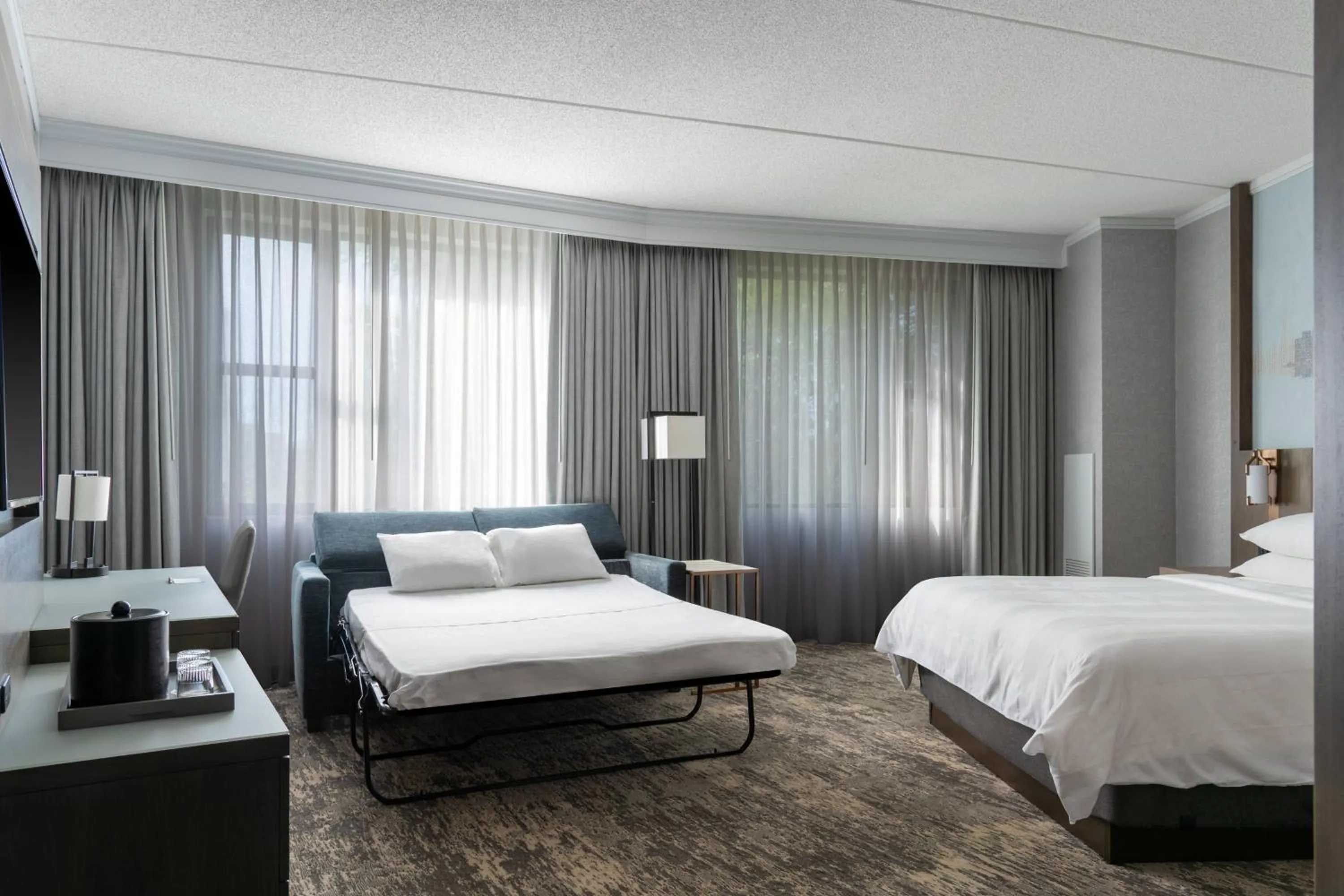 Bed in Courtyard by Marriott Chicago at Medical District-UIC