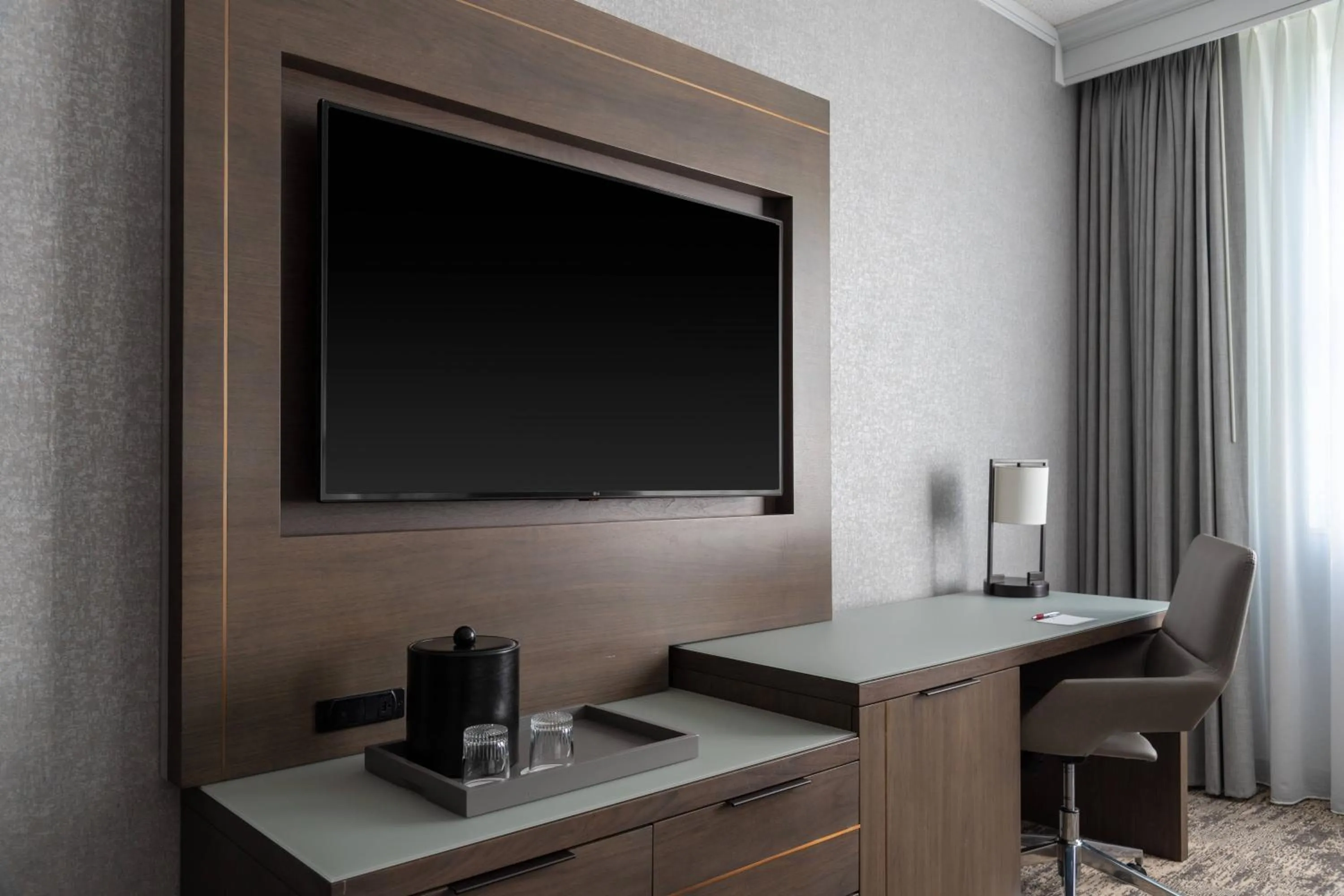 TV and multimedia in Courtyard by Marriott Chicago at Medical District-UIC