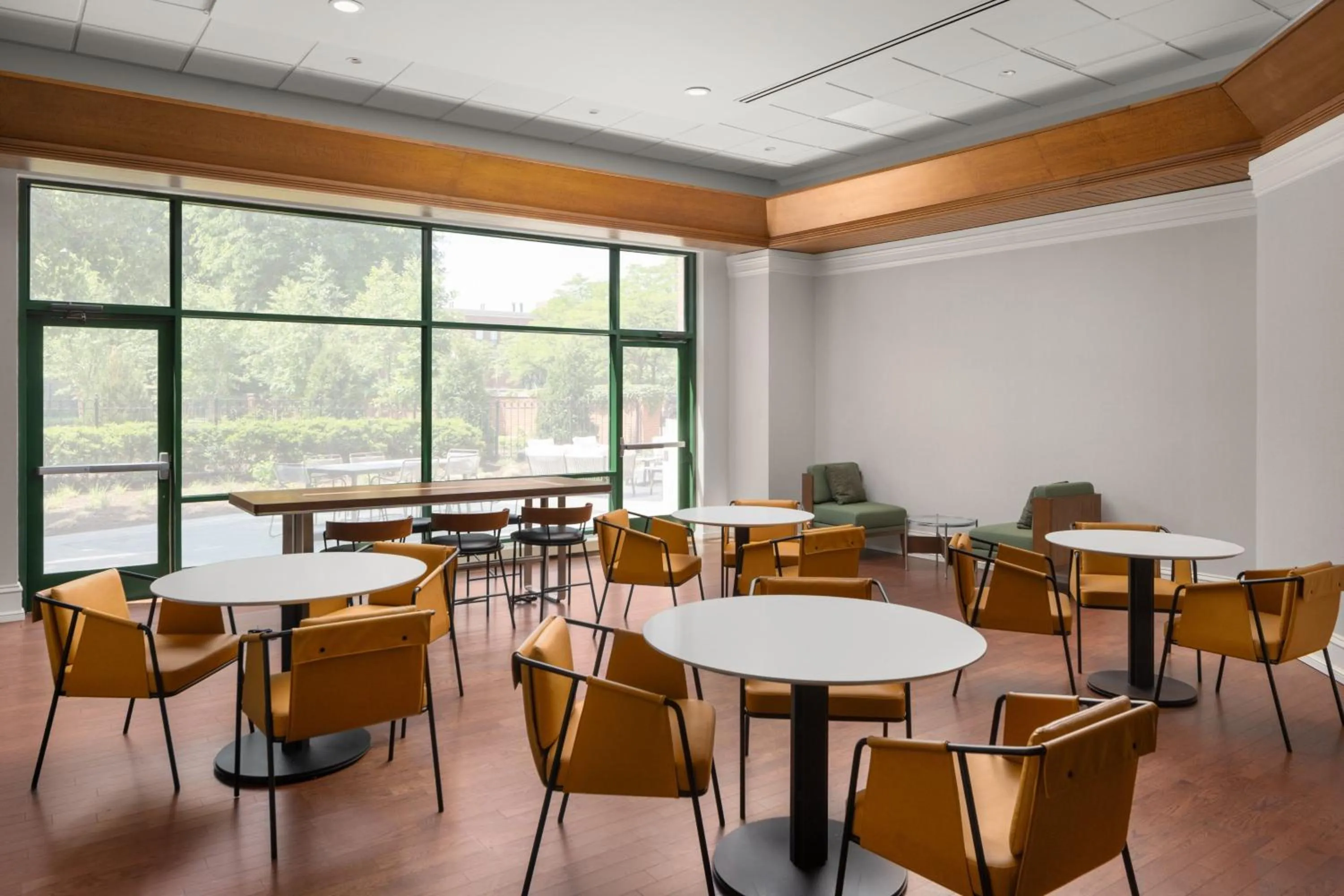 Restaurant/places to eat in Courtyard by Marriott Chicago at Medical District-UIC