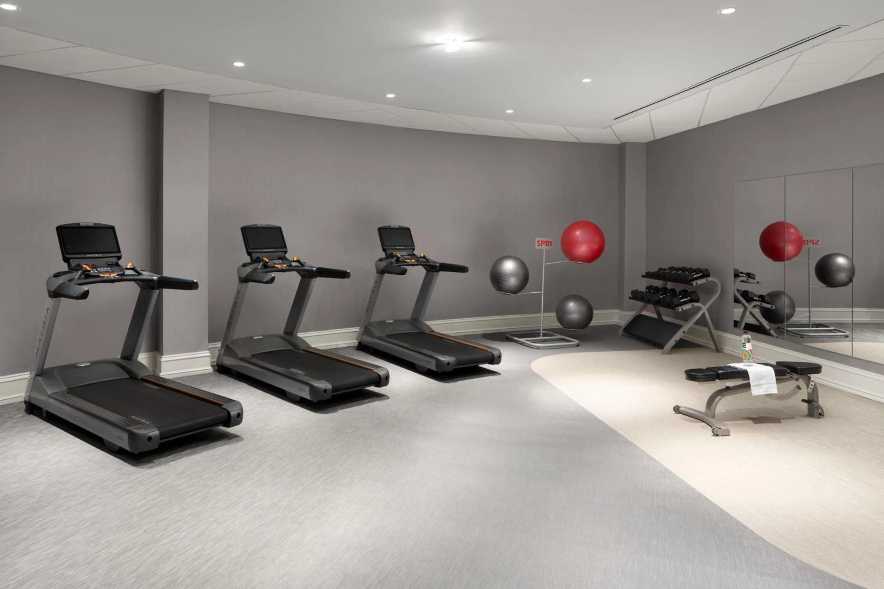 Fitness centre/facilities in Courtyard by Marriott Chicago at Medical District-UIC