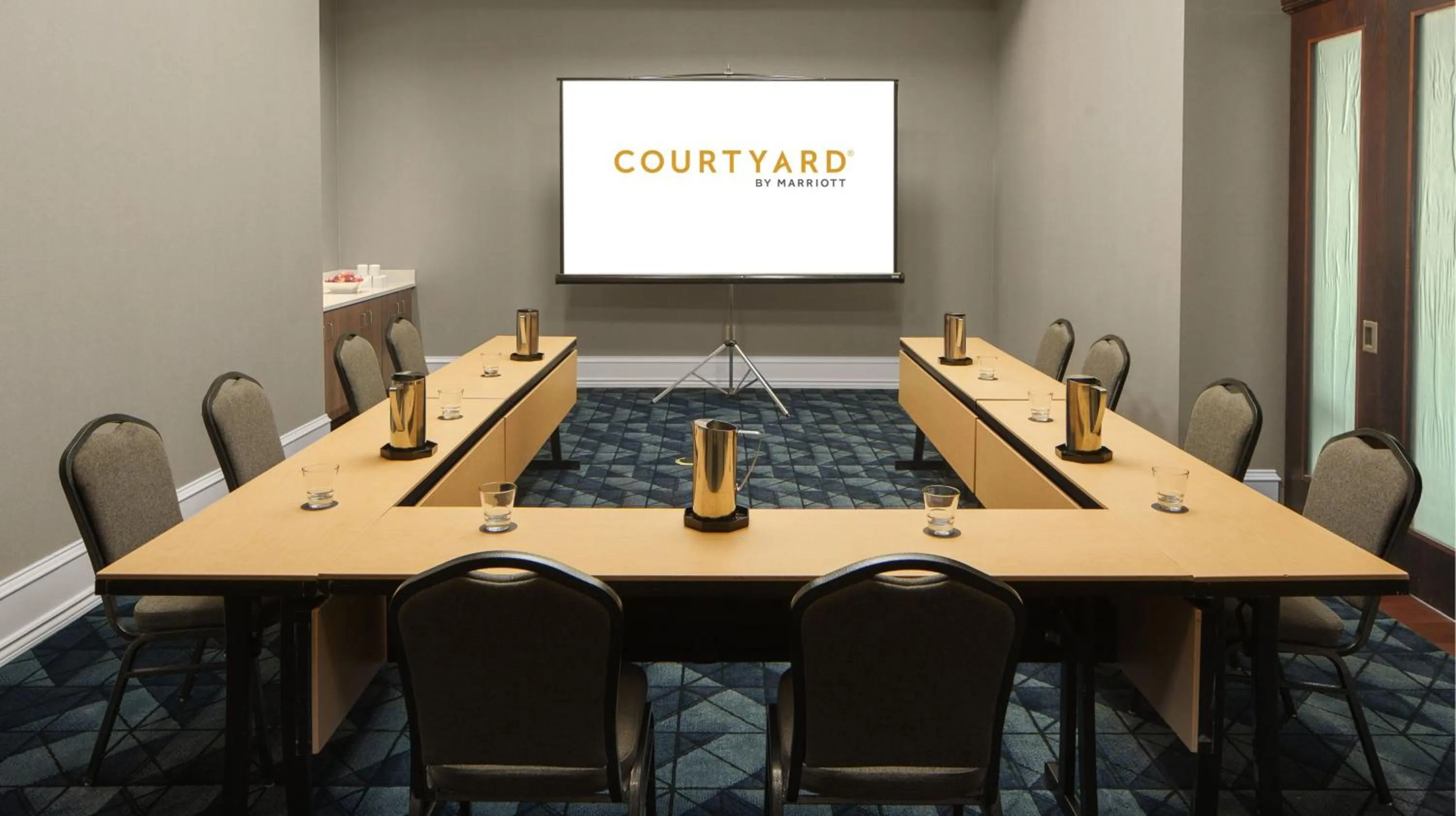Meeting/conference room in Courtyard by Marriott Chicago at Medical District-UIC