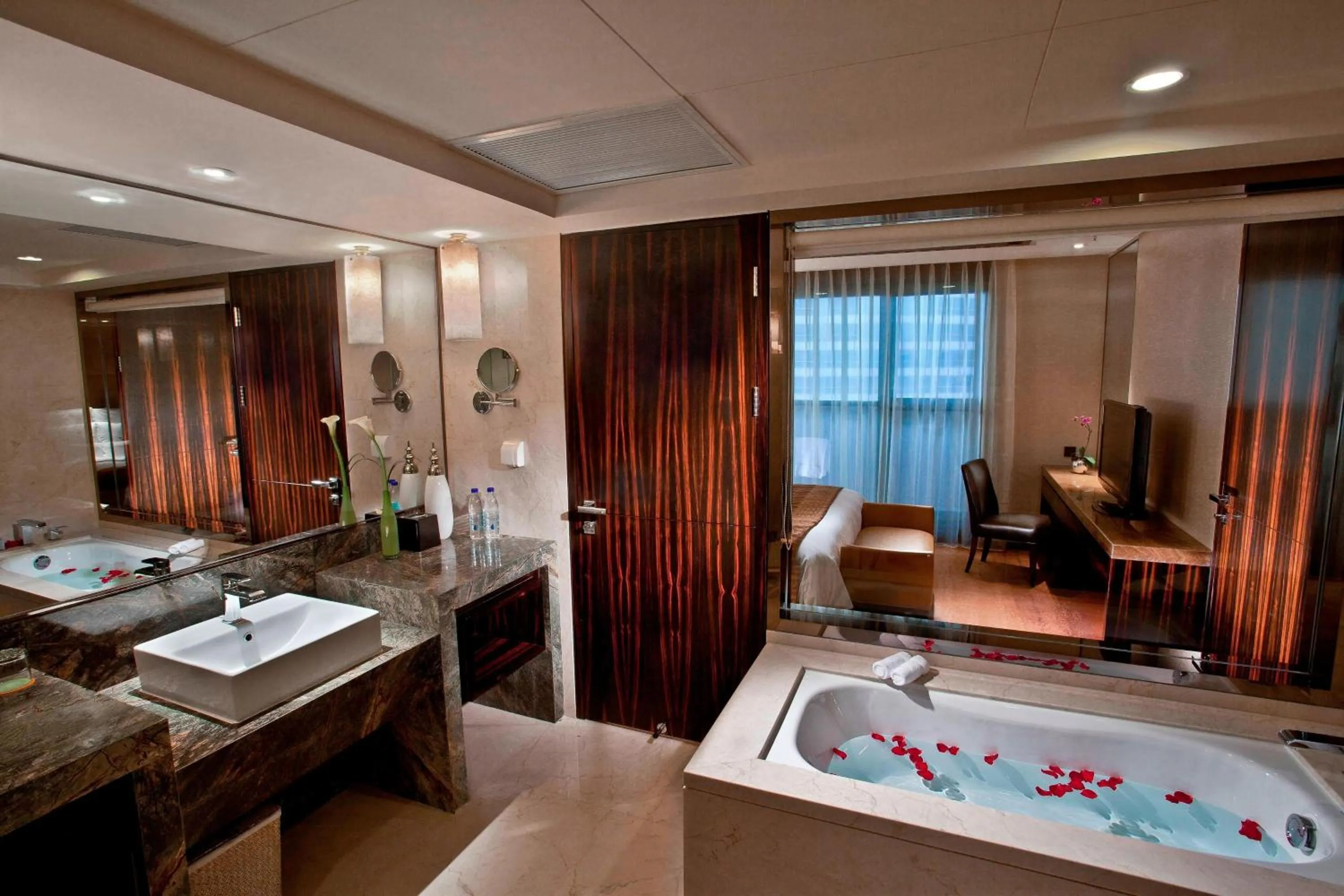 Bathroom in Courtyard By Marriott Shanghai Pudong