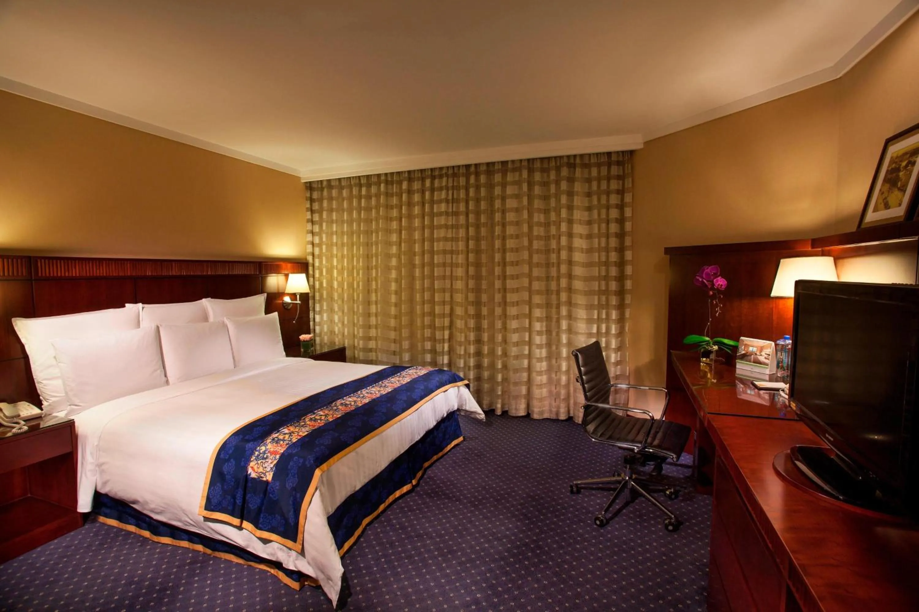 Bedroom in Courtyard By Marriott Shanghai Pudong