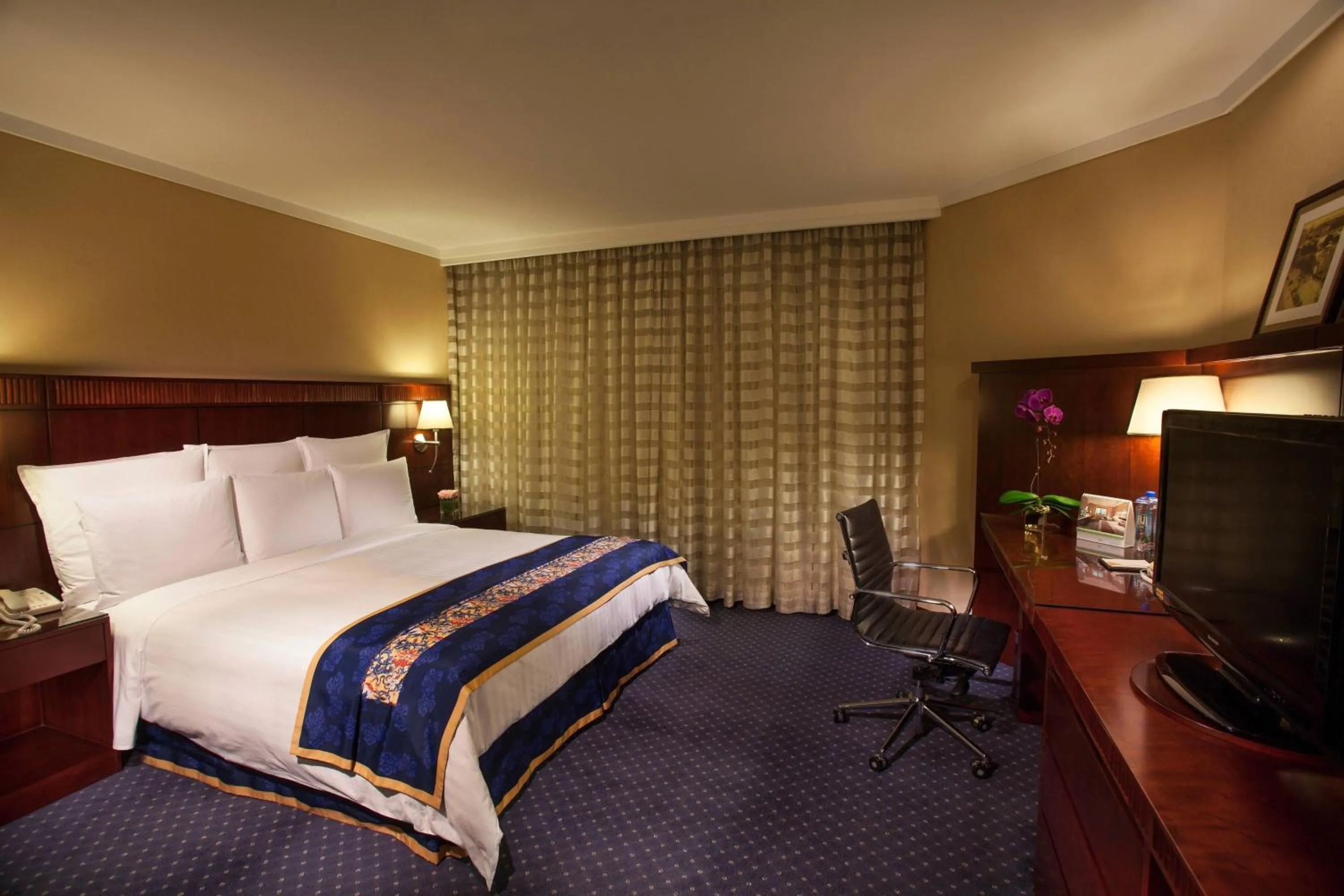 Photo of the whole room in Courtyard By Marriott Shanghai Pudong