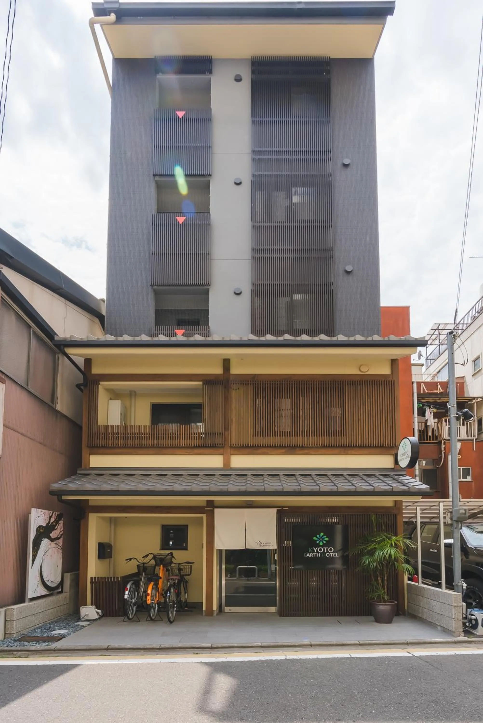 Facade/entrance in Kyoto Earth Hotel