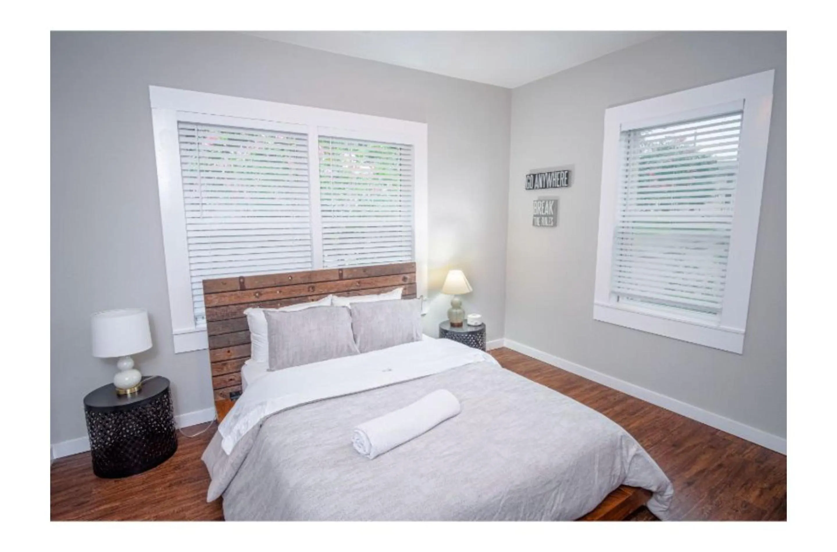 Bed in Remodeled Modern 1BR1BA Apt Near Downtown, 5min Pearl