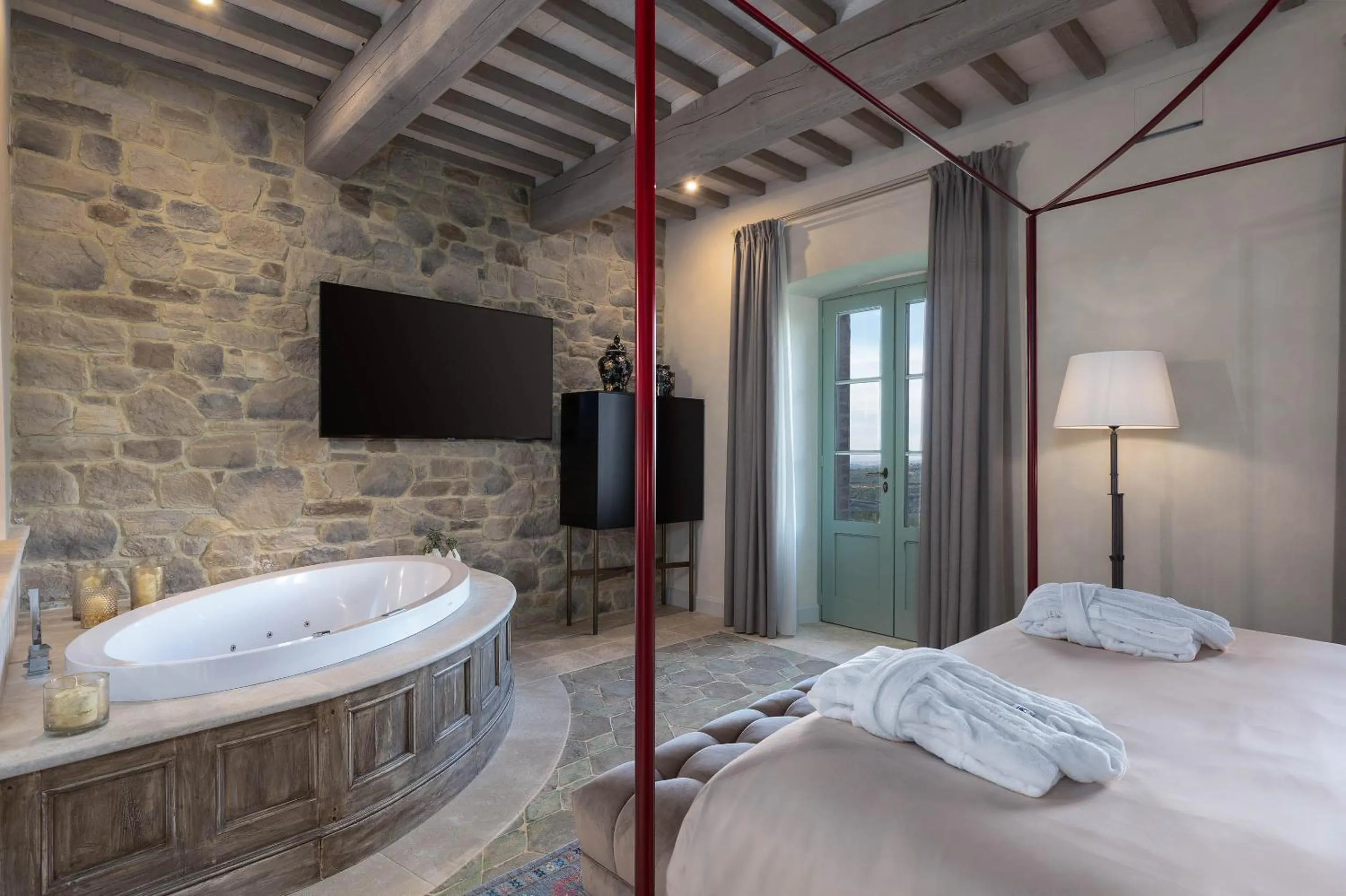 Hot Tub, Bed in I Borghi dell'Eremo