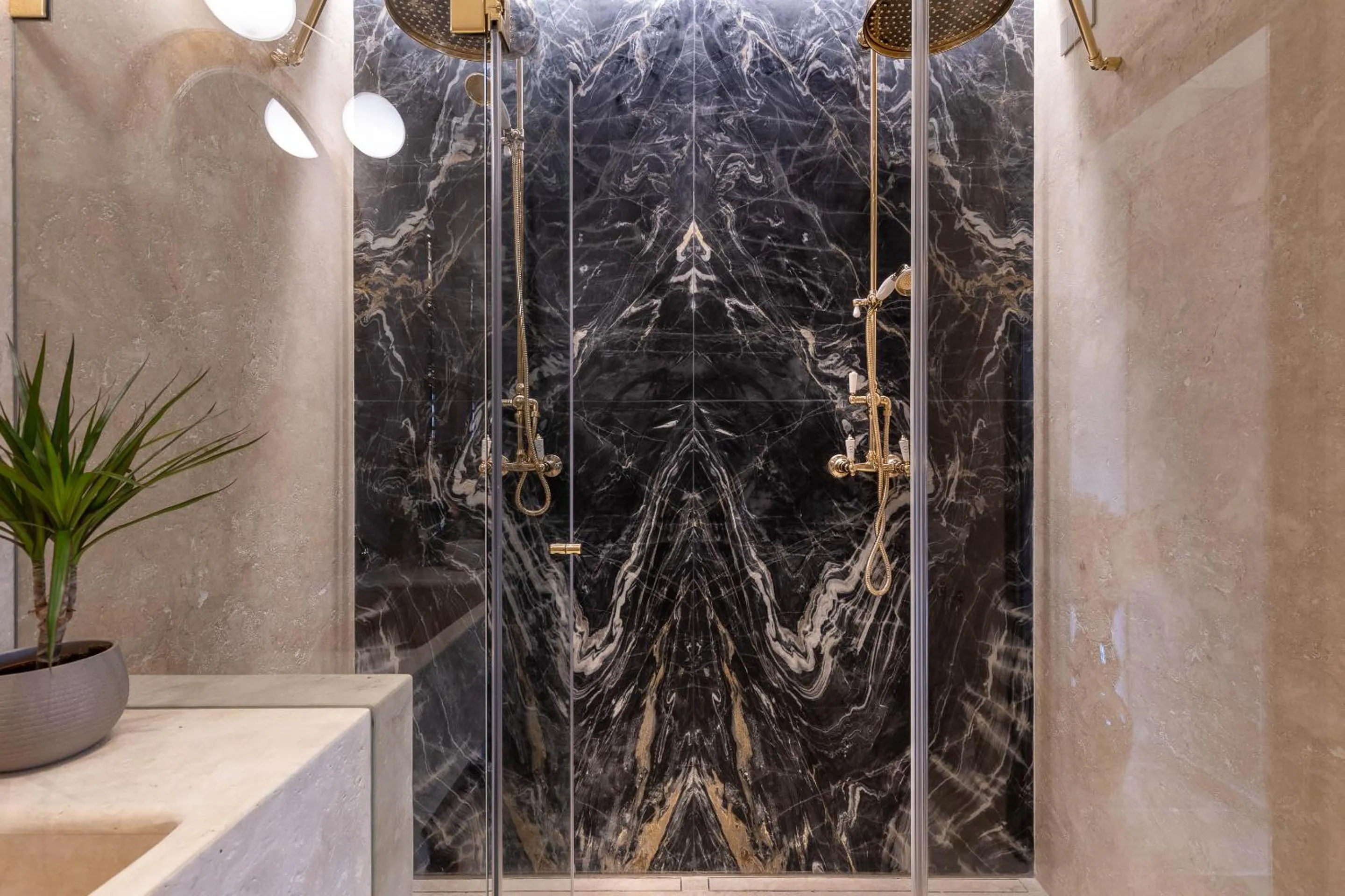 Shower in I Borghi dell'Eremo