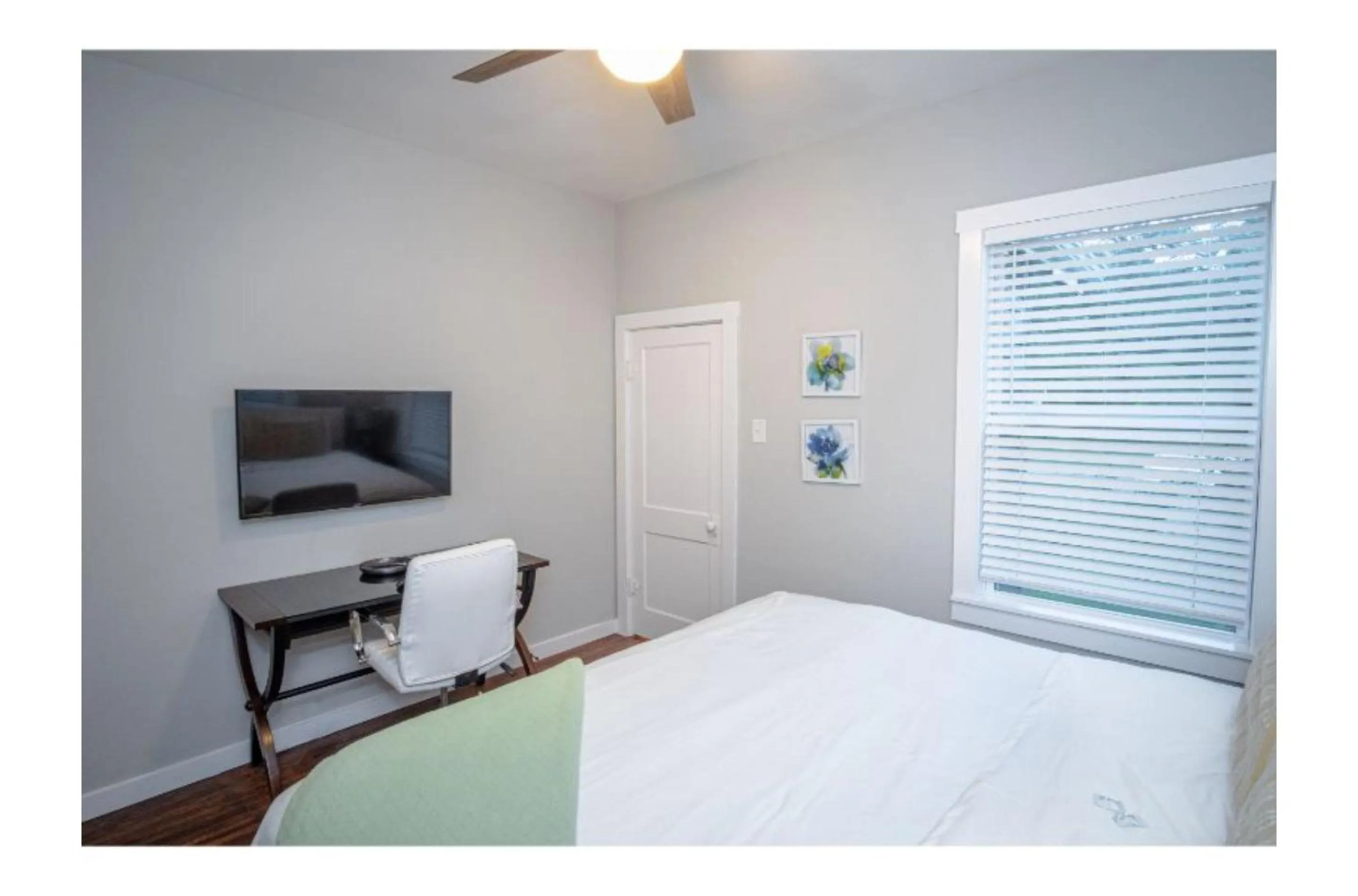 Bedroom, Bed in Remodeled Modern 1BR1BA Apt Near Downtown, 5min Pearl