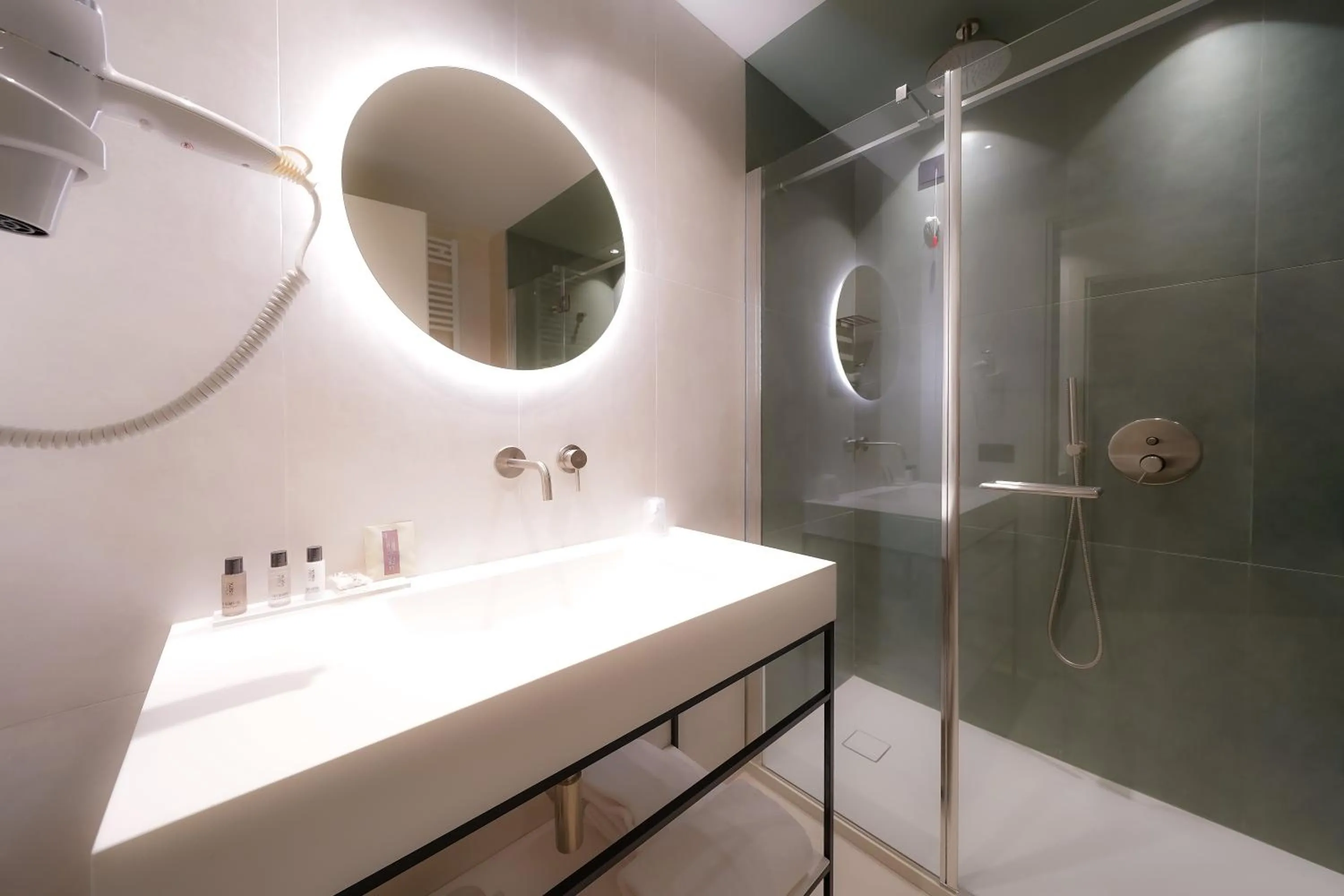 Shower in Bergamo INN 21