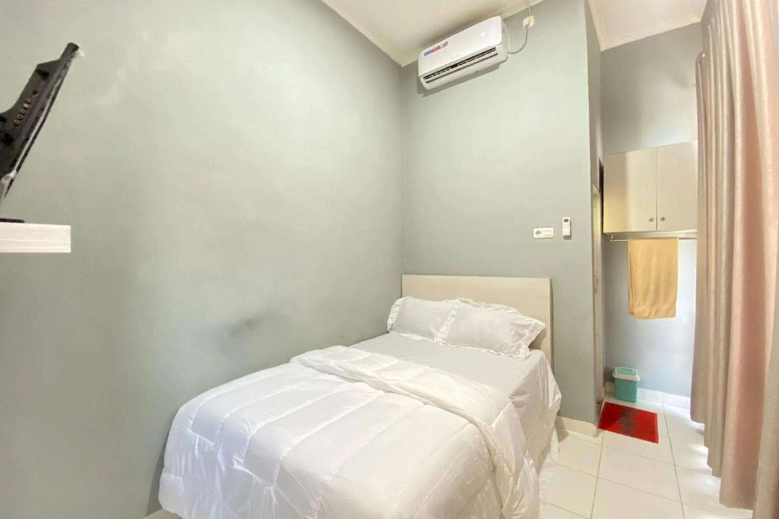 Bed in Pelangi Guest House Palembang RedPartner
