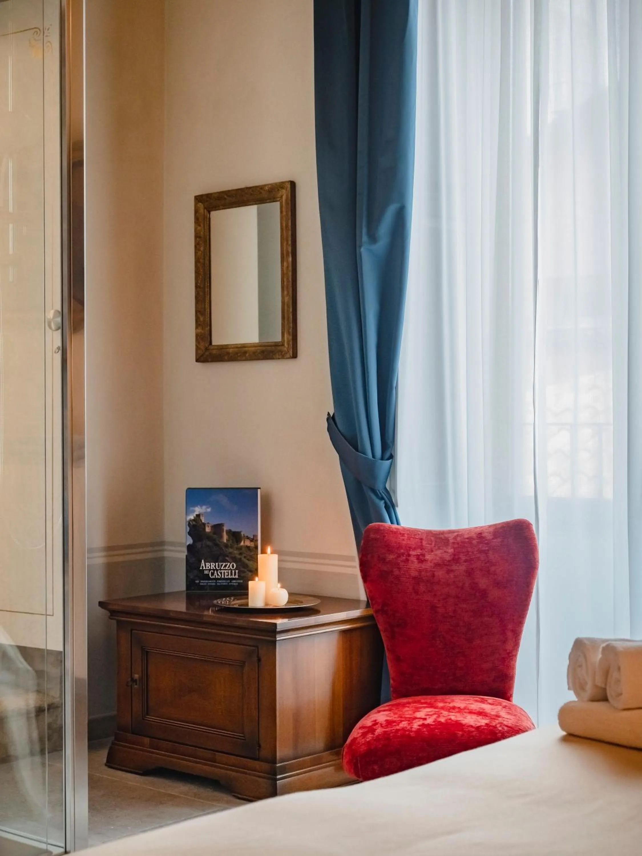 Bed in Palazzo dei Pavoni, Relais di Charme