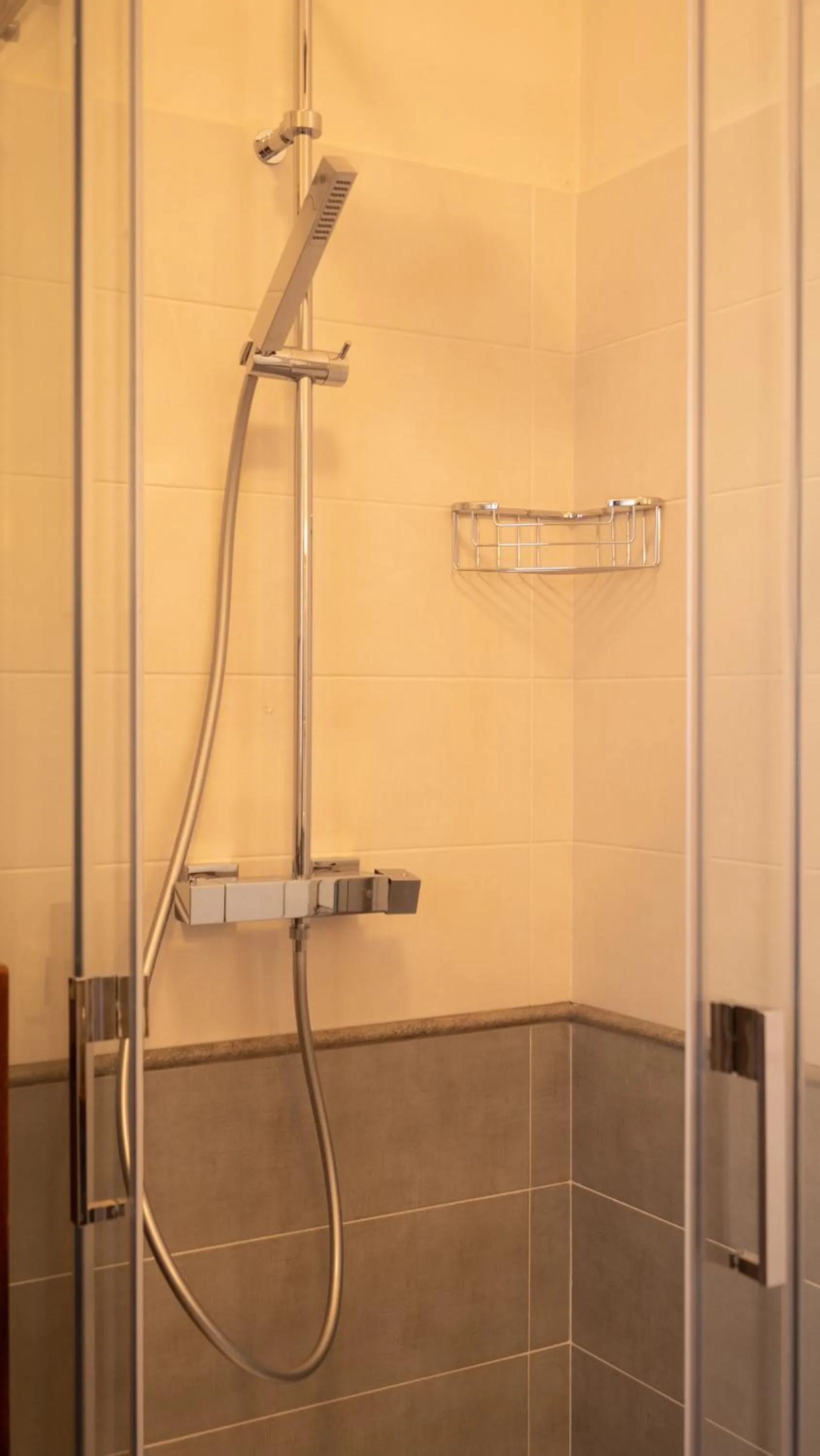 Shower in Palazzo dei Pavoni, Relais di Charme