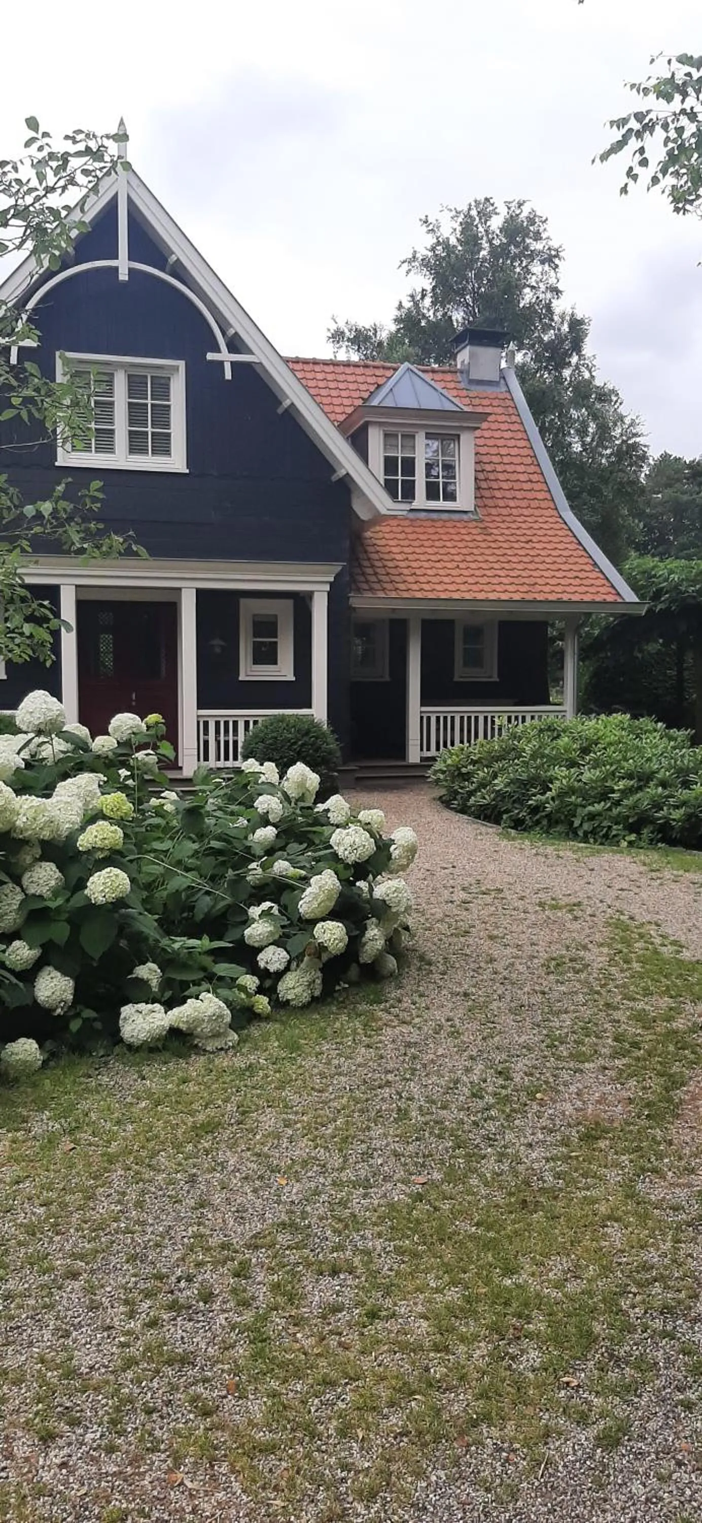 Garden view in Huize Koempoelan
