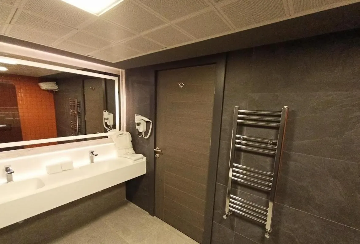 Bathroom in Days Hotel by Wyndham Ankara Cankaya