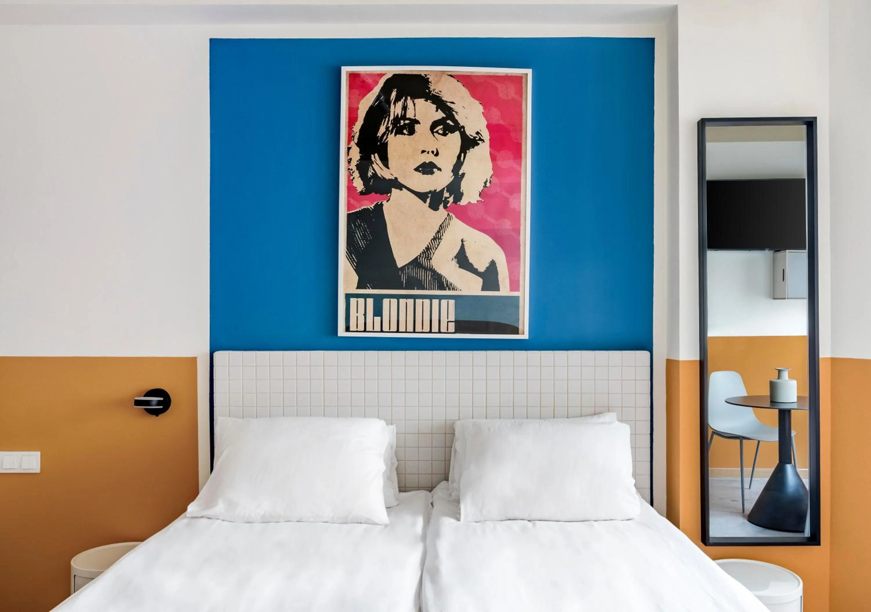 Bed in Bob W Madrid Chueca