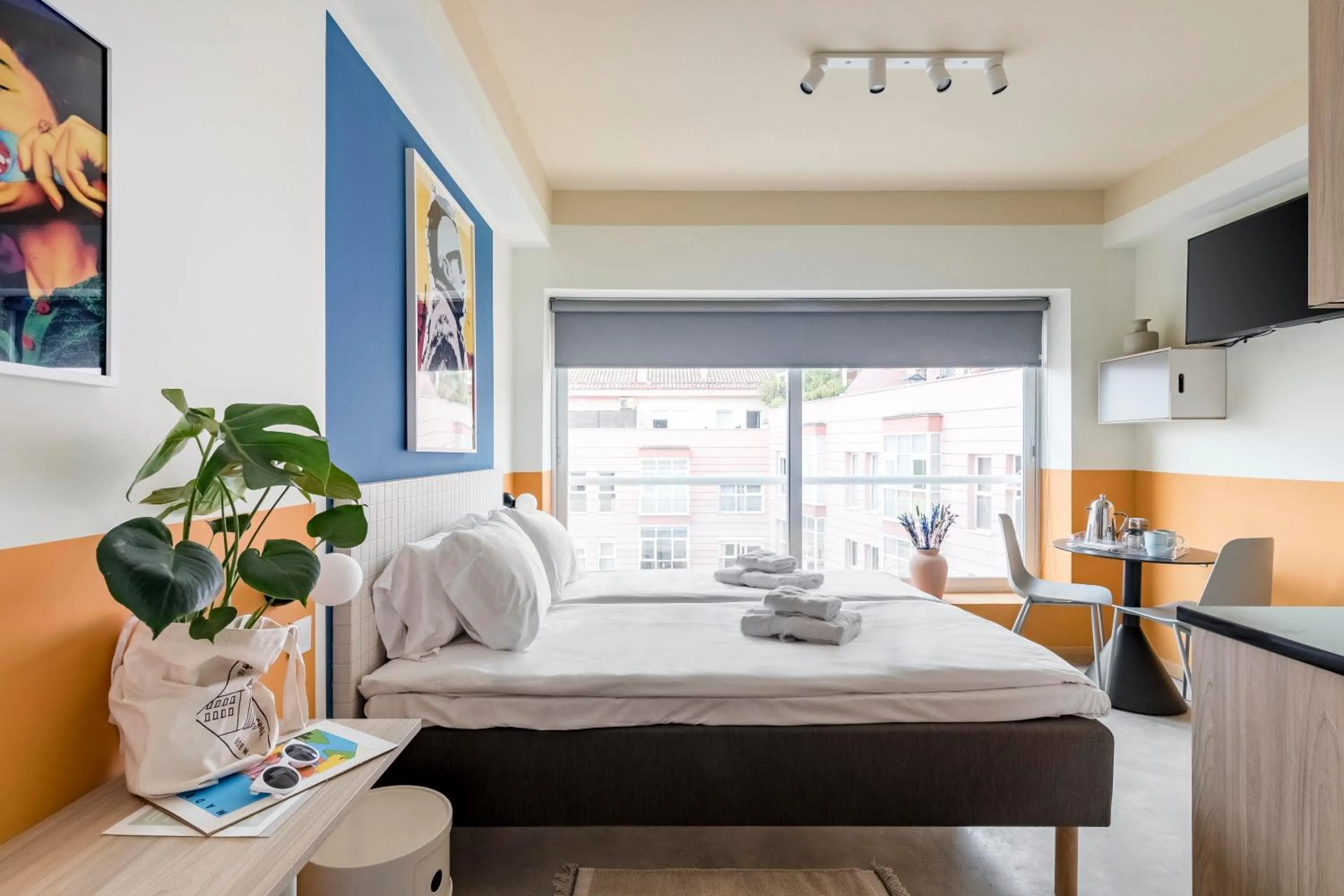 Bedroom, Bed in Bob W Madrid Chueca