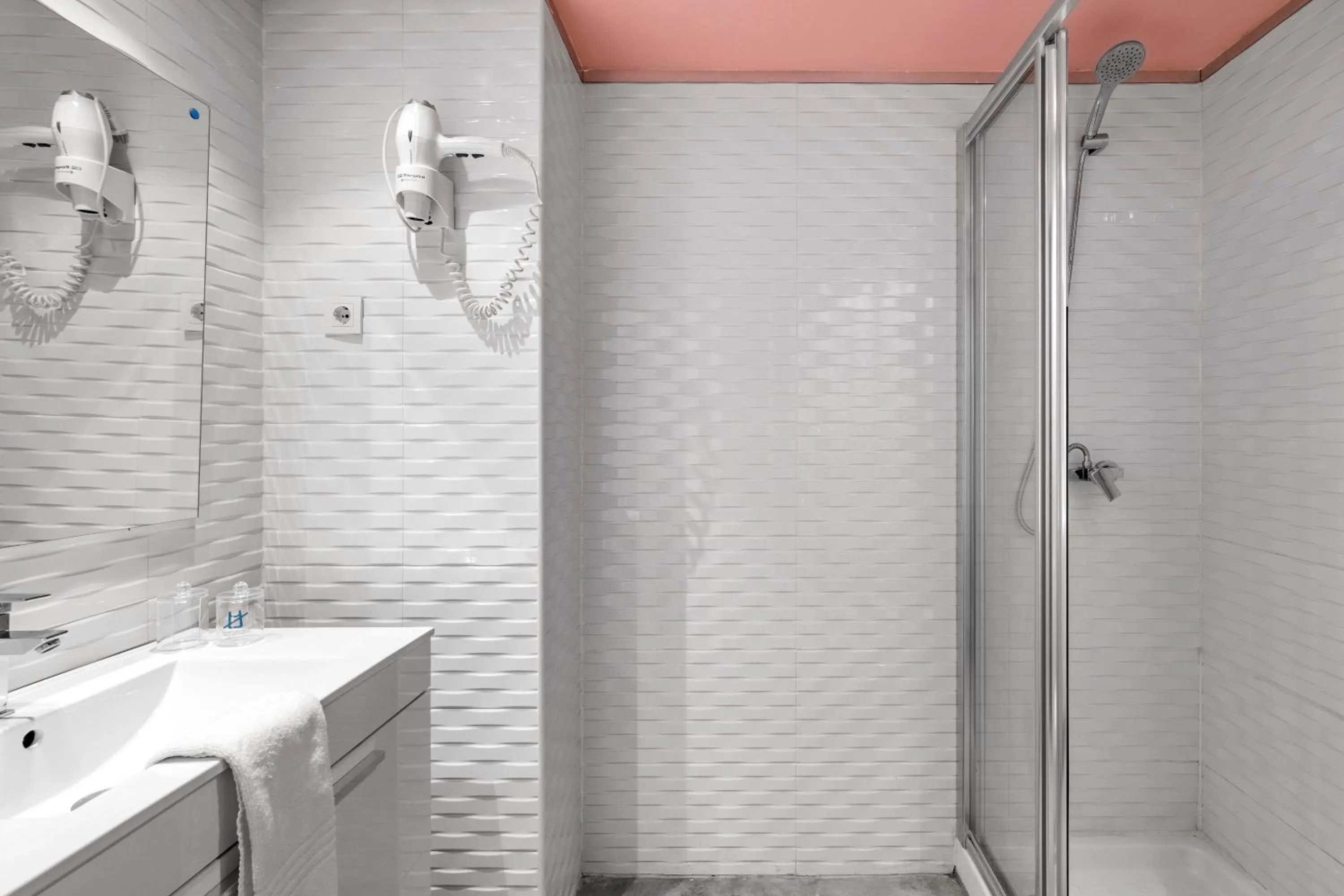 Bathroom in Bob W Madrid Chueca