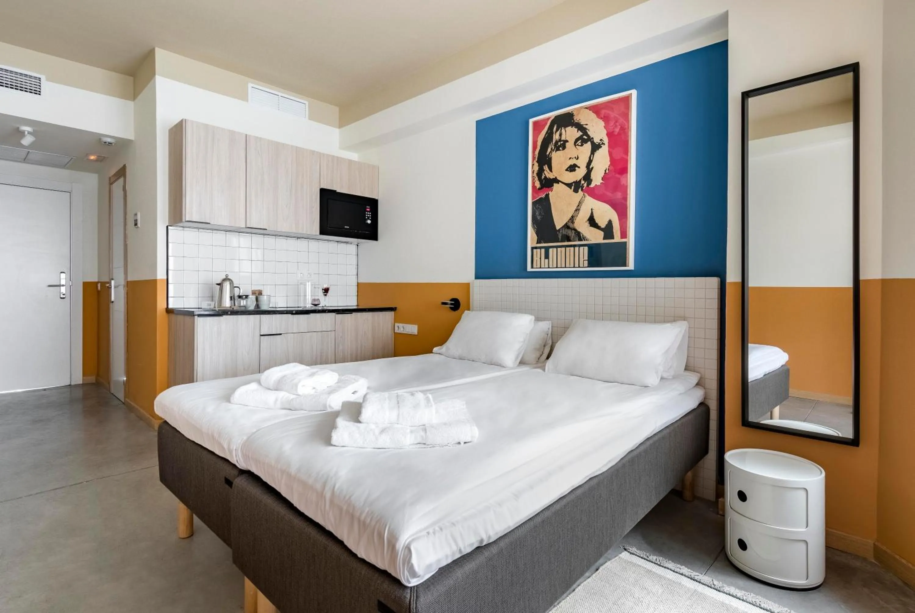 Bedroom, Bed in Bob W Madrid Chueca