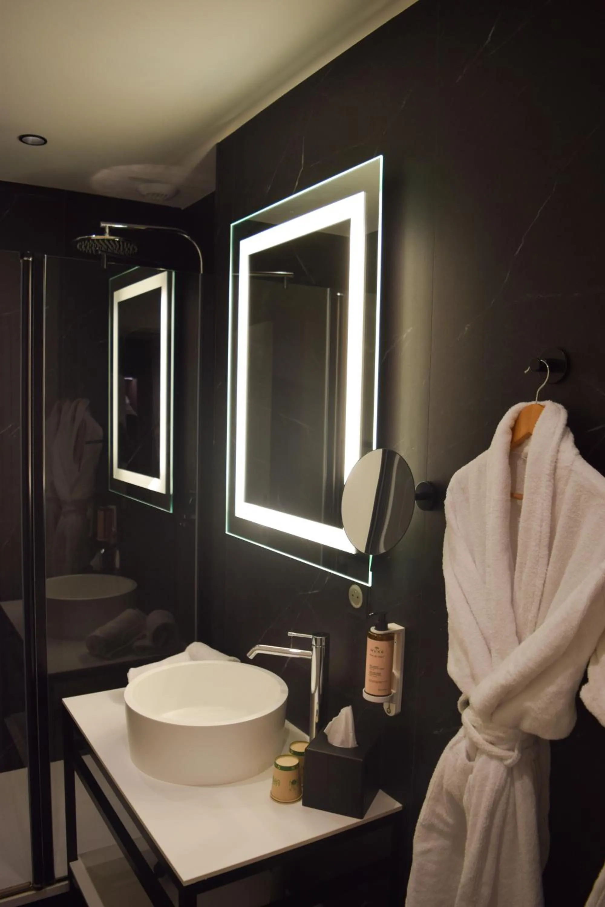 Bathroom in Best Western Plus Le Conquerant Rouen Nord