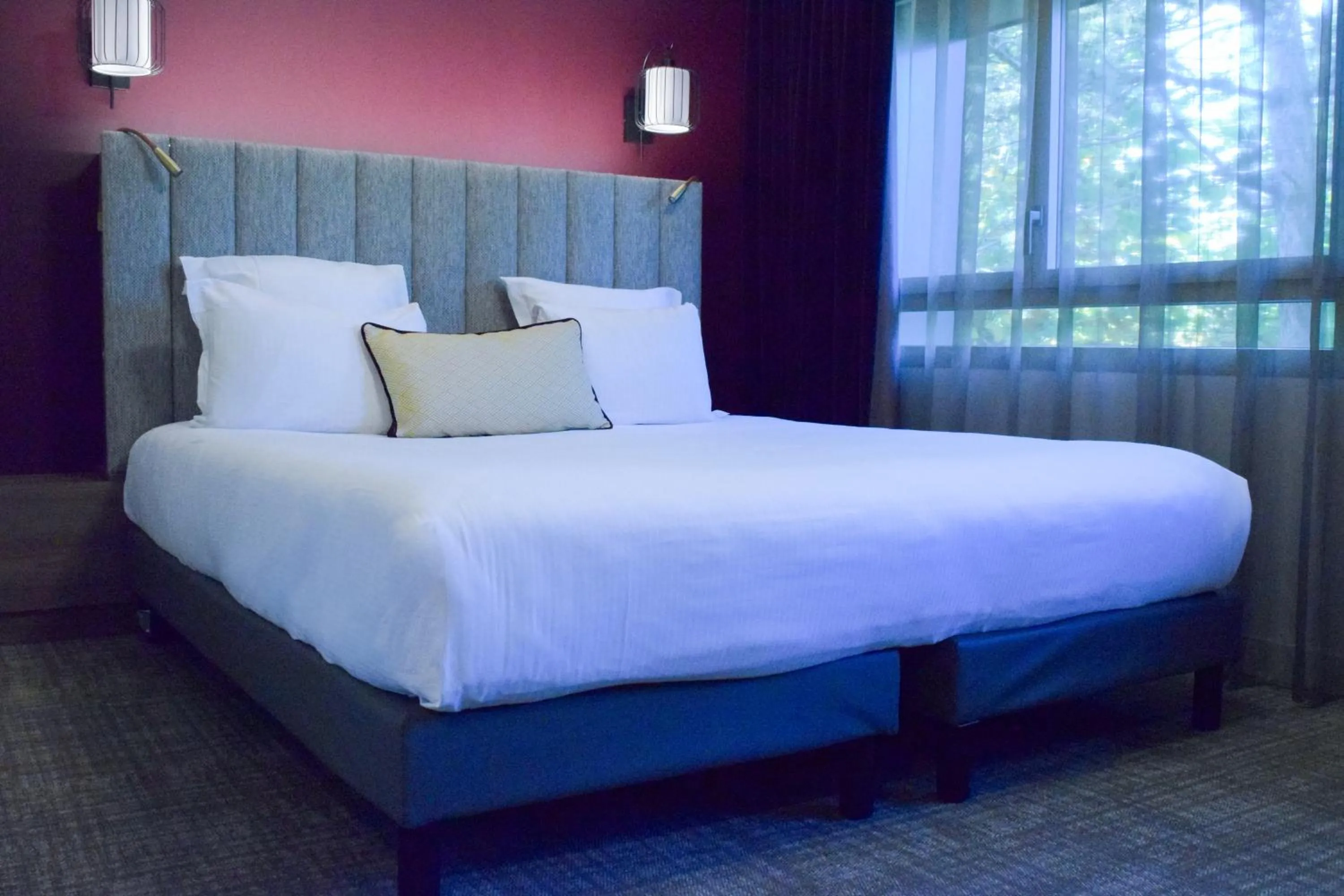 Bed in Best Western Plus Le Conquerant Rouen Nord