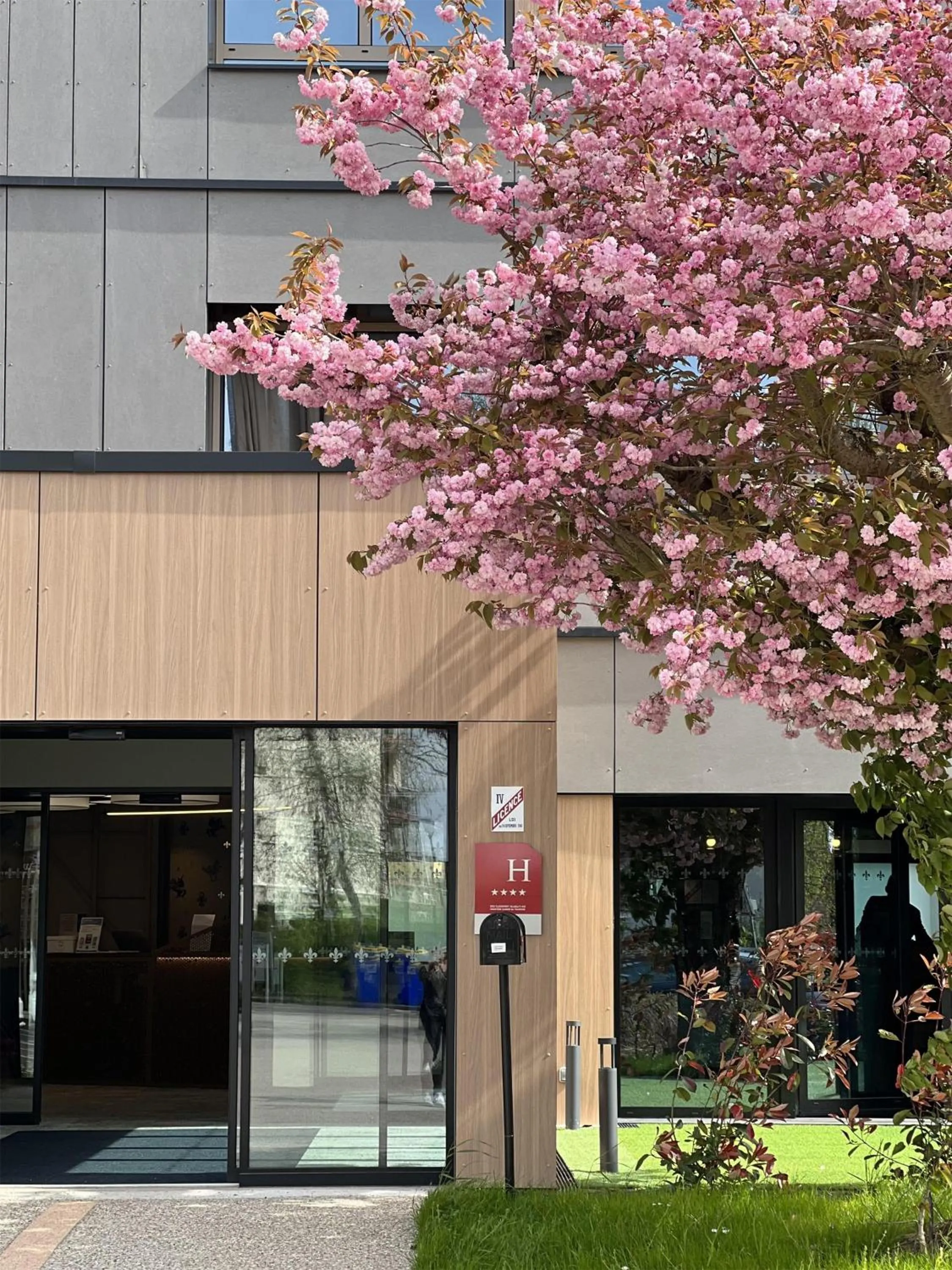 Property building in Best Western Plus Le Conquerant Rouen Nord