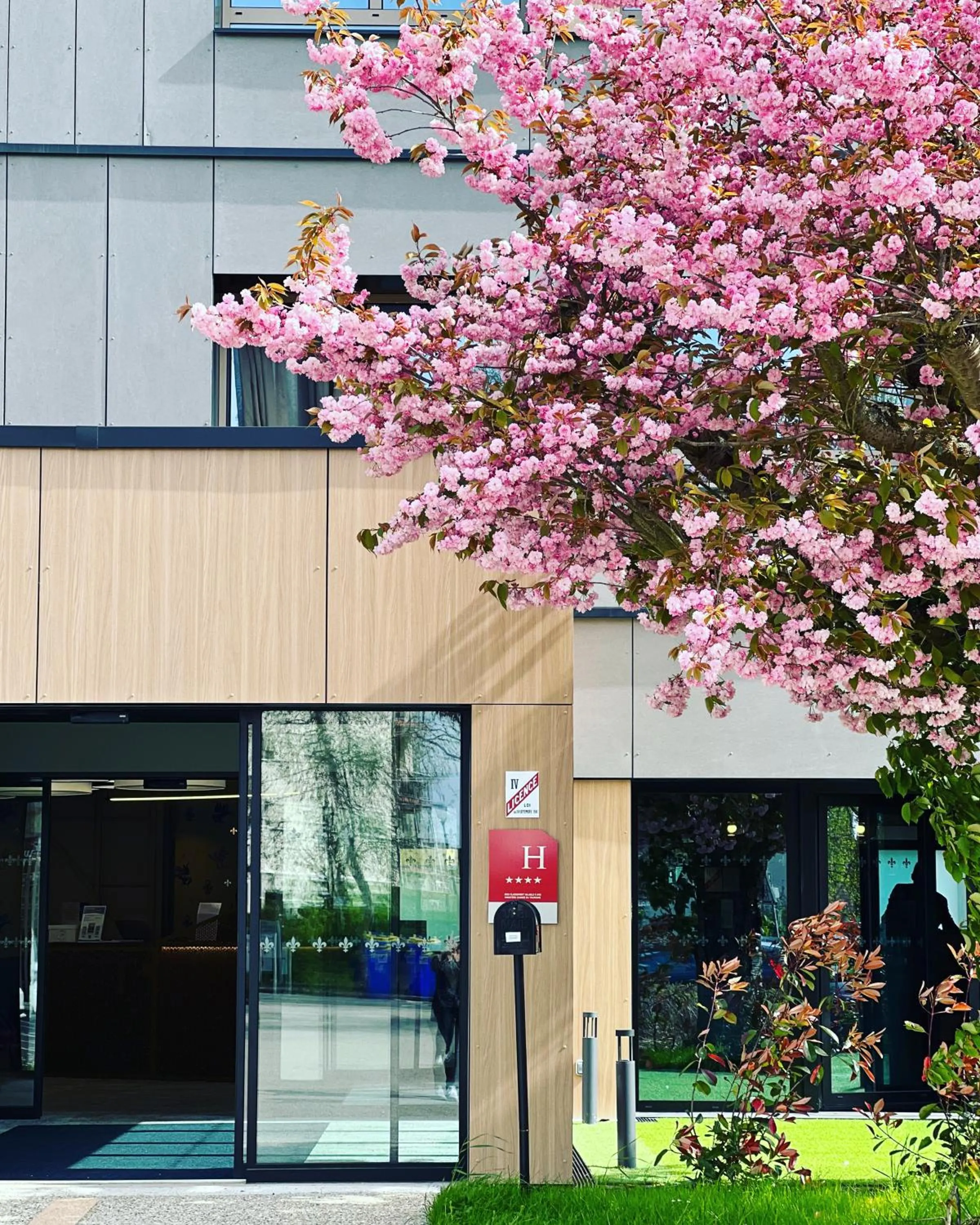 Facade/entrance in Best Western Plus Le Conquerant Rouen Nord