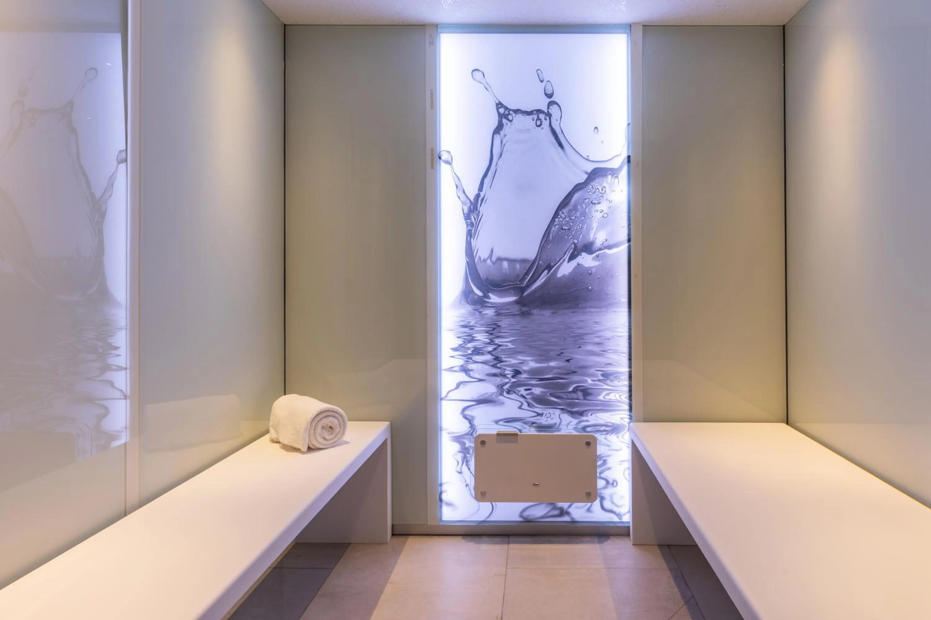 Spa and wellness centre/facilities, Bed in Best Western Plus Le Conquerant Rouen Nord