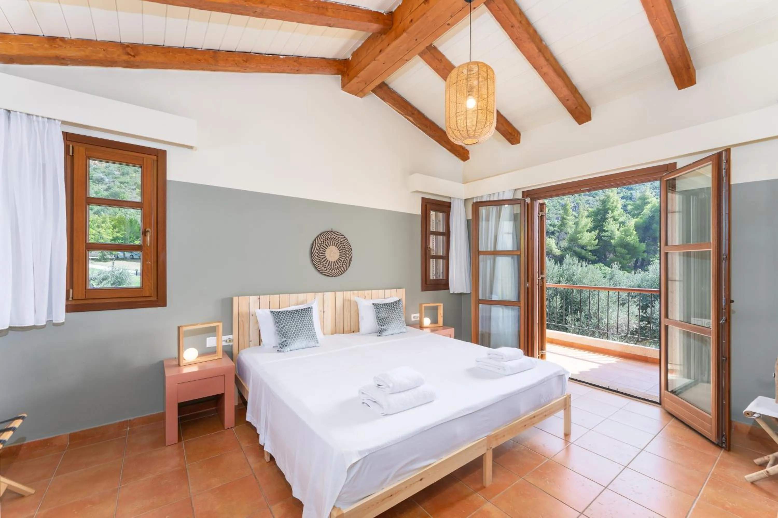 Photo of the whole room, Bed in Kaminos Evia