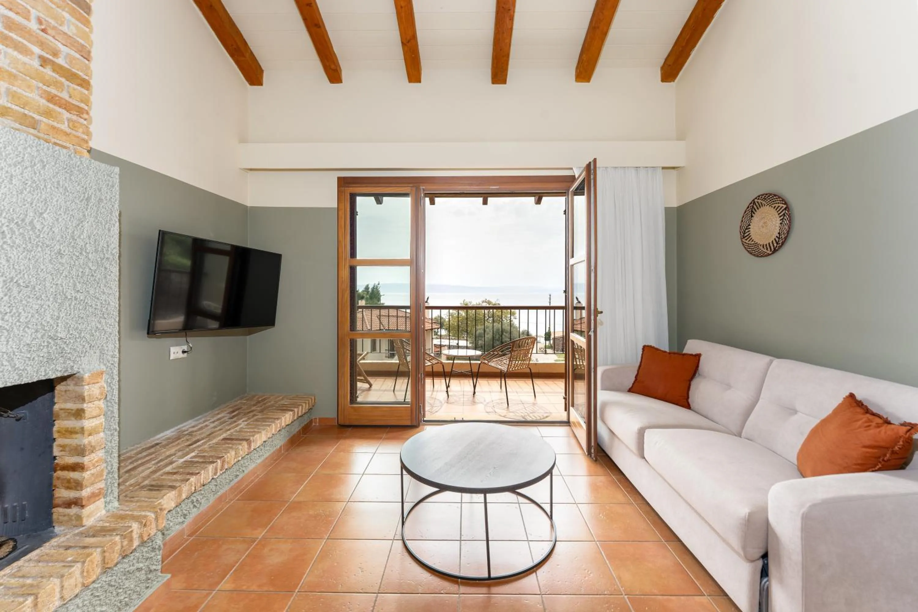 TV and multimedia in Kaminos Evia