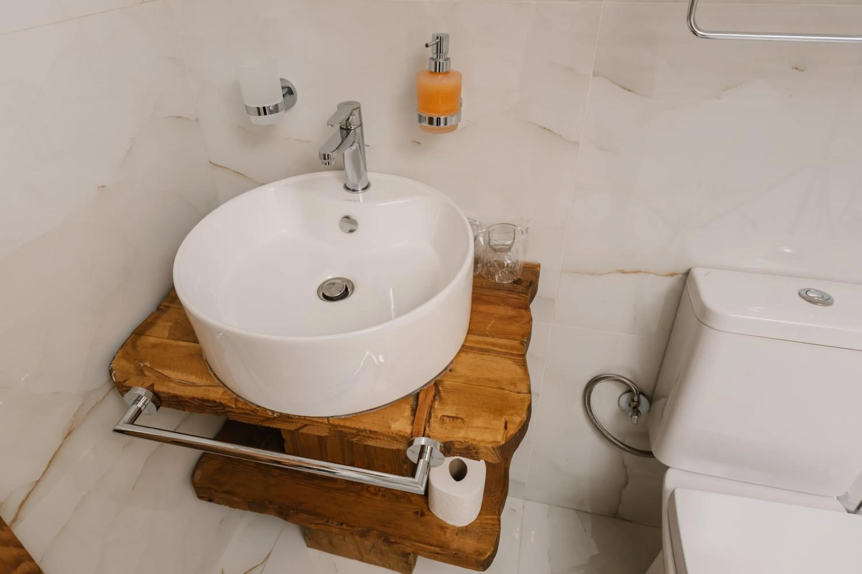 Toilet in Hotel Porto Tara