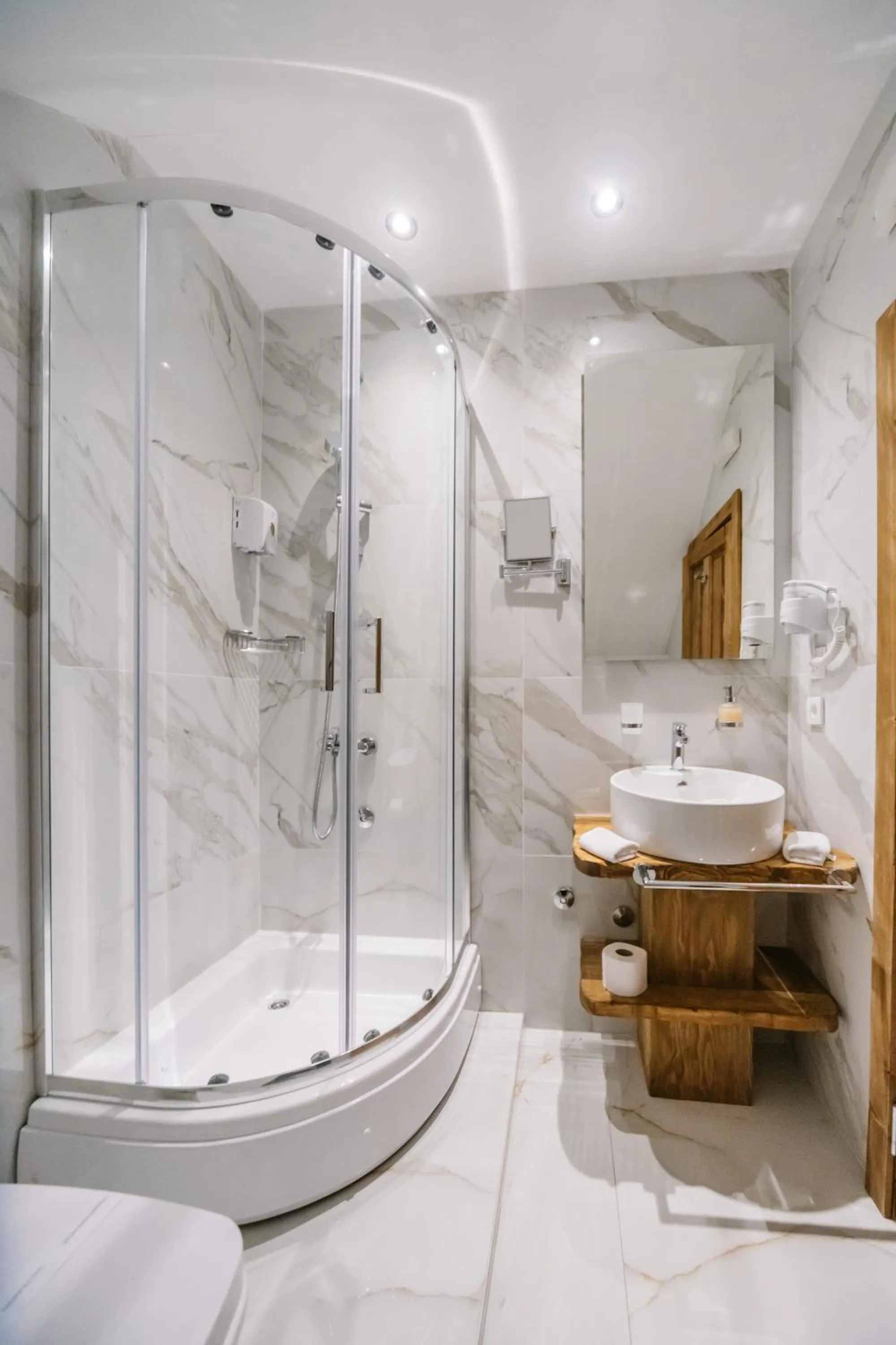 Shower in Hotel Porto Tara