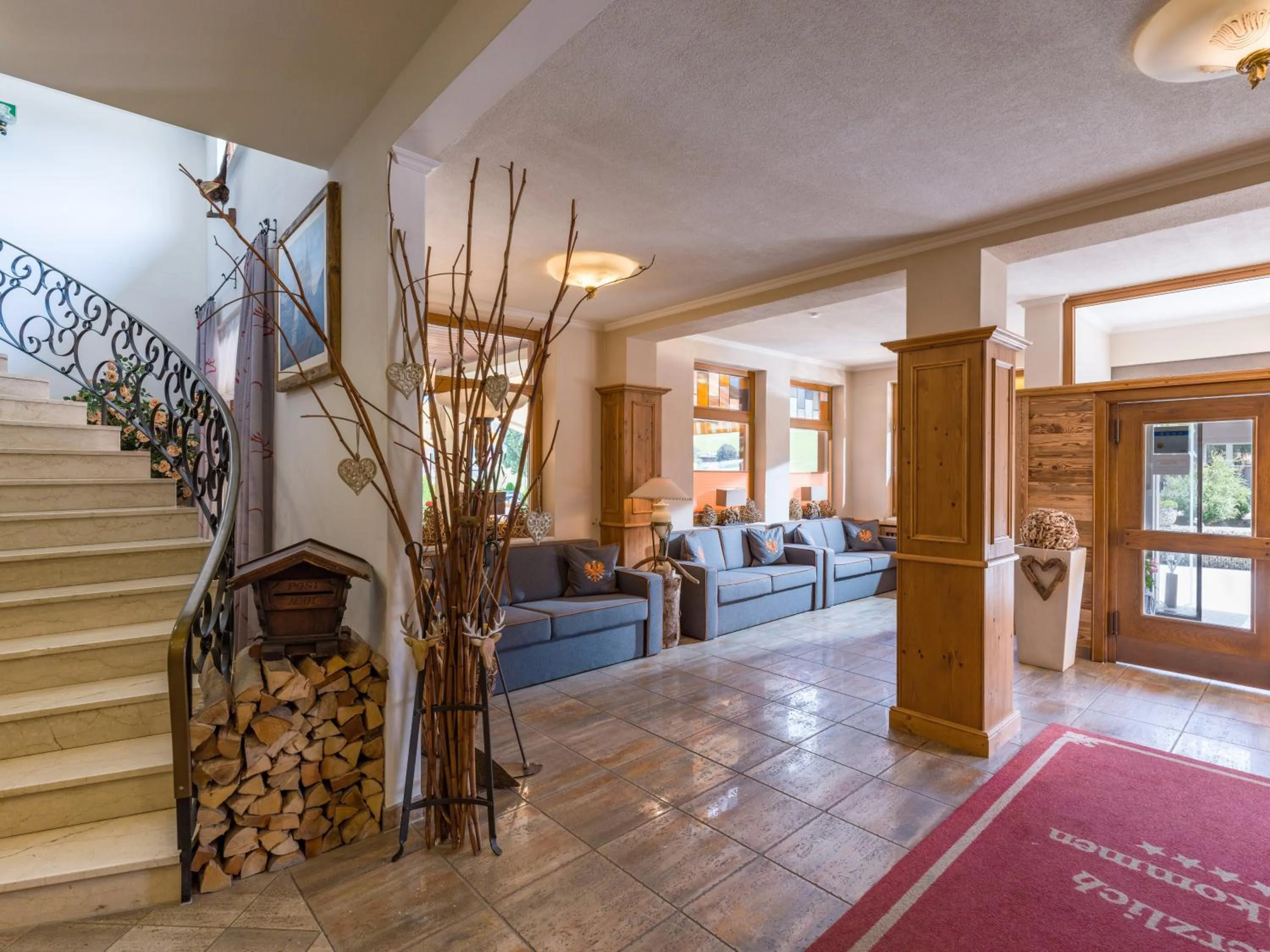 Lobby or reception in Sporthotel Tirolerhof