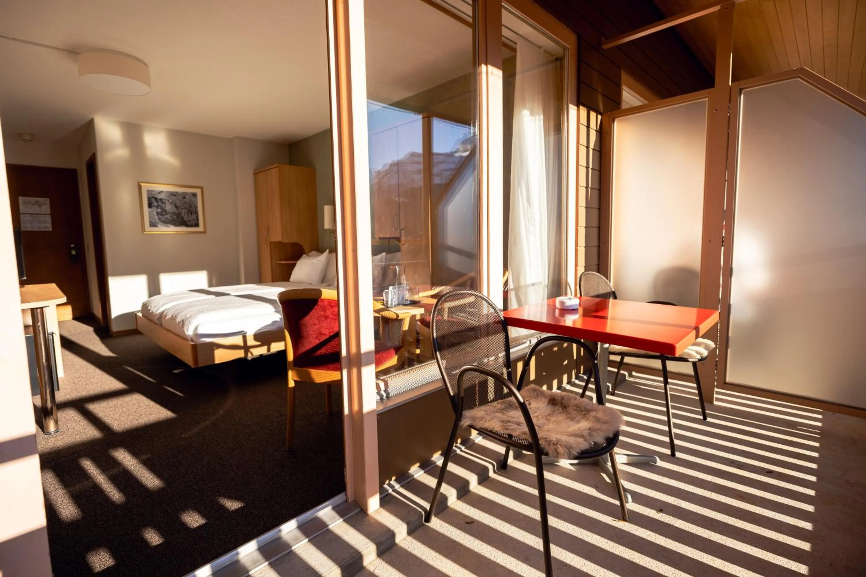 Balcony/Terrace, Bed in Hotel Jungfraublick