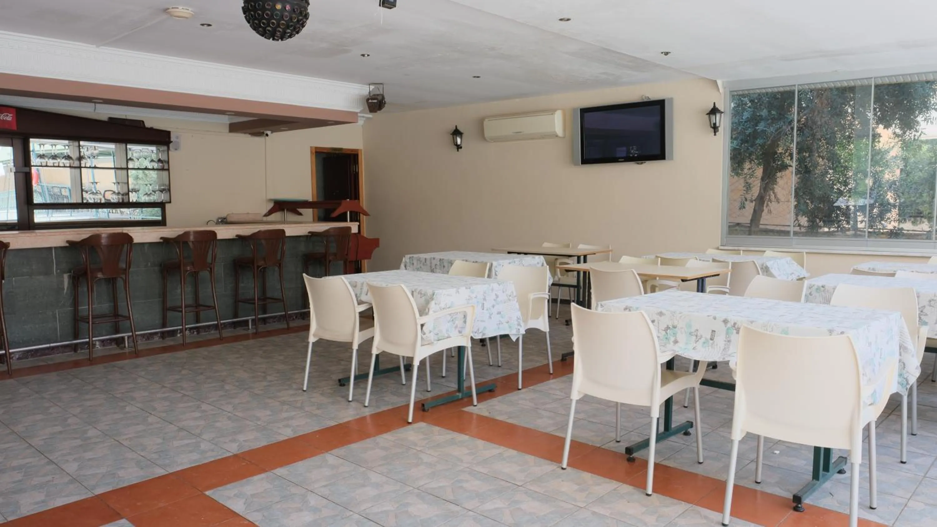 Restaurant/places to eat in İSABELLA APART OTEL