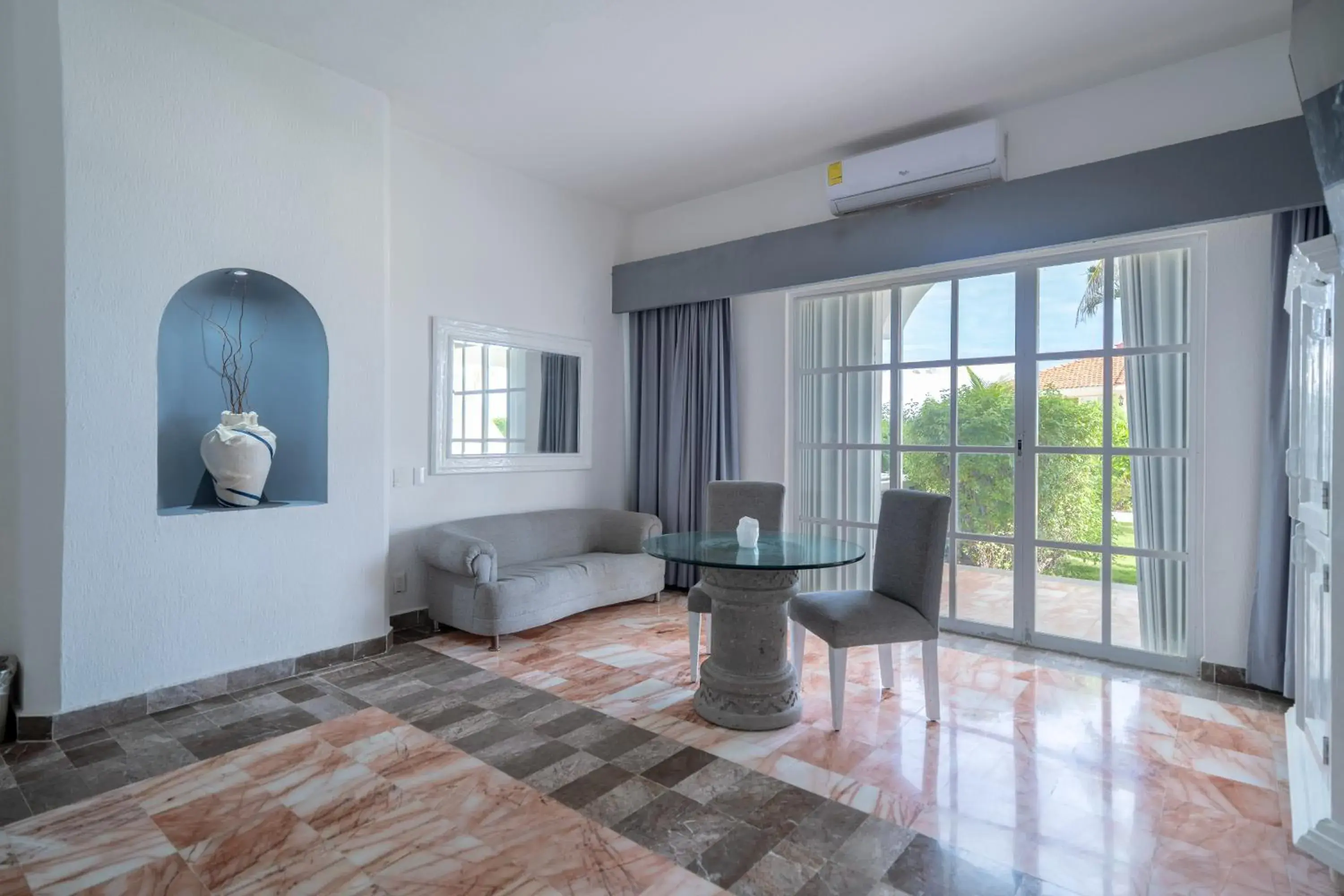 King Room with Balcony in Hotel y Museo Casa Turquesa King Room with Balcony in Hotel y Museo Casa Turquesa