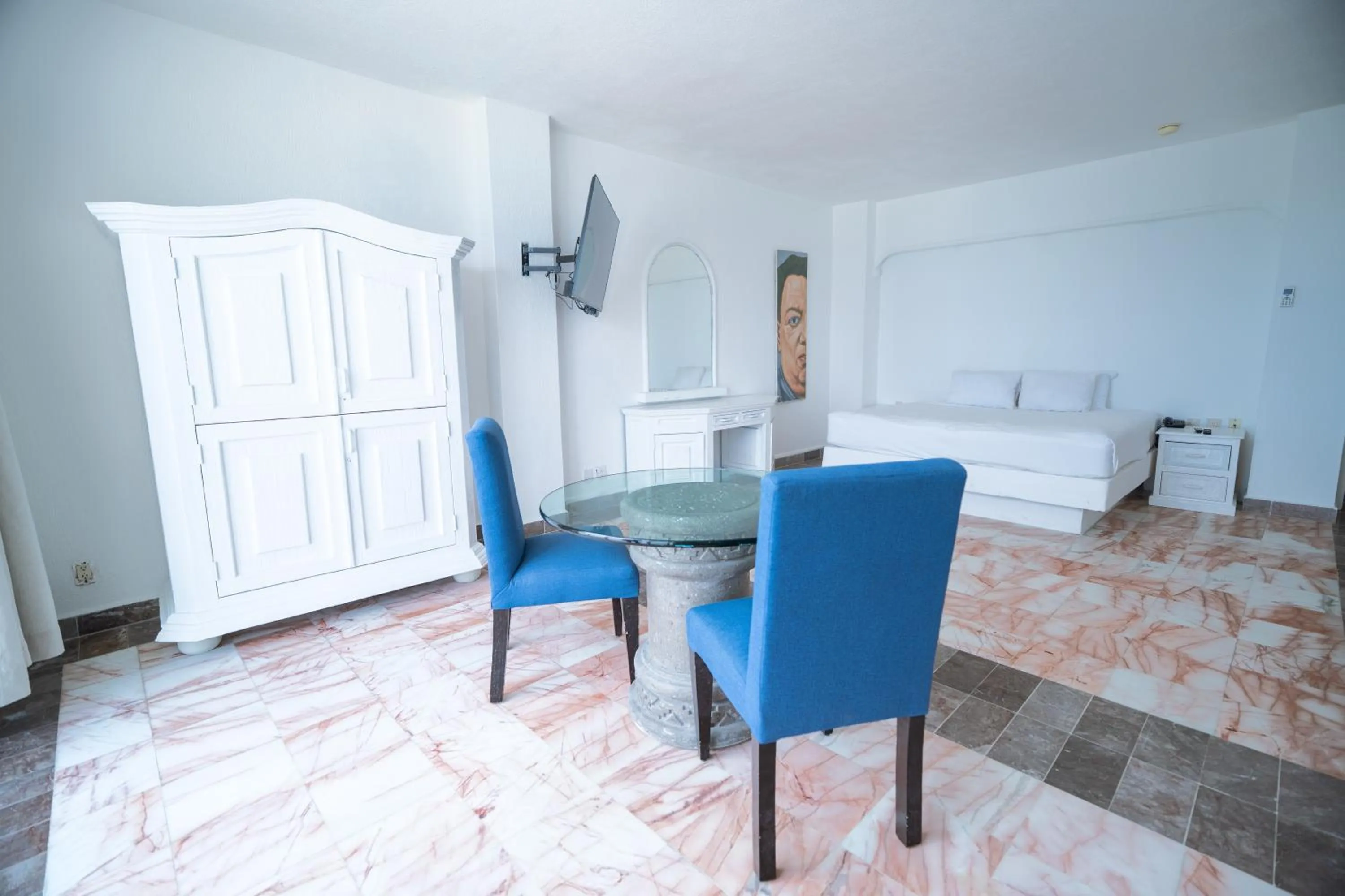 Living room, Bed in Hotel y Museo Casa Turquesa