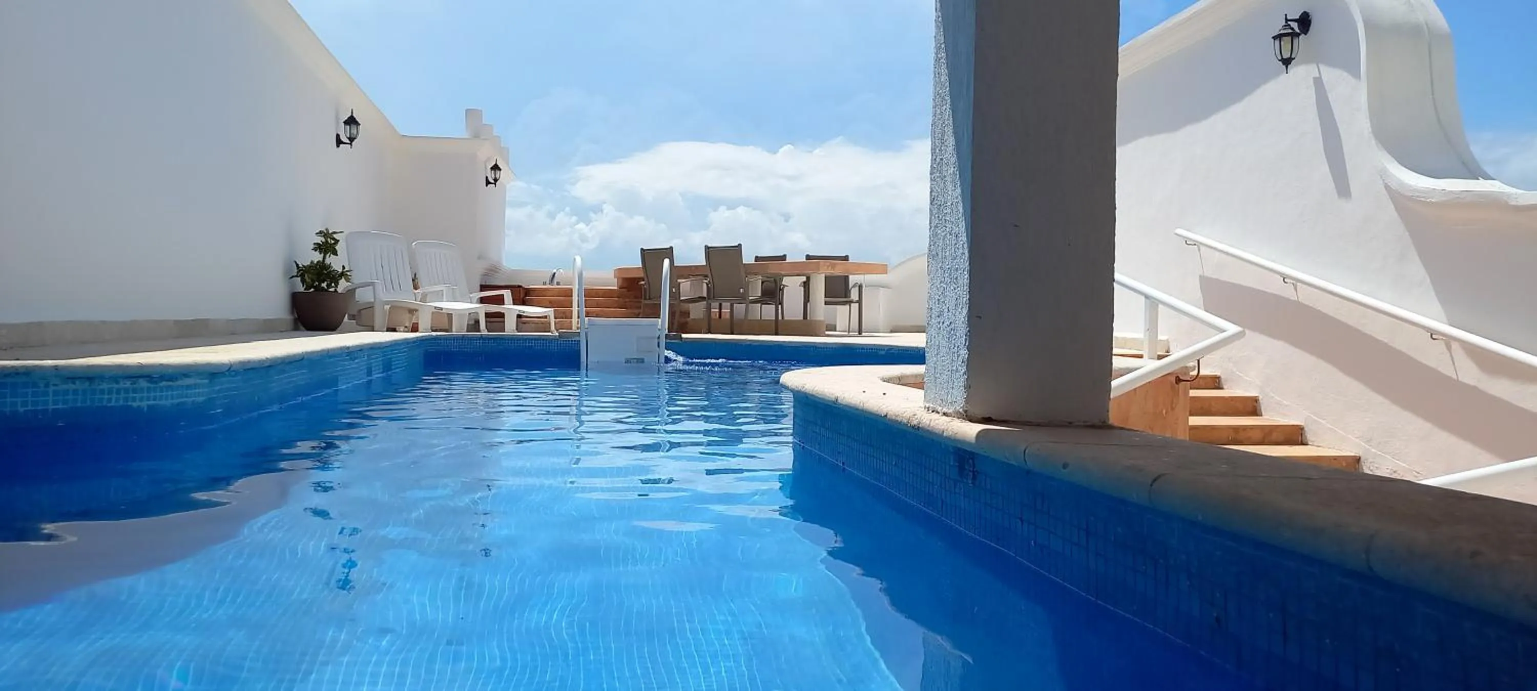 Swimming pool in Hotel & Museo Casa Turquesa
