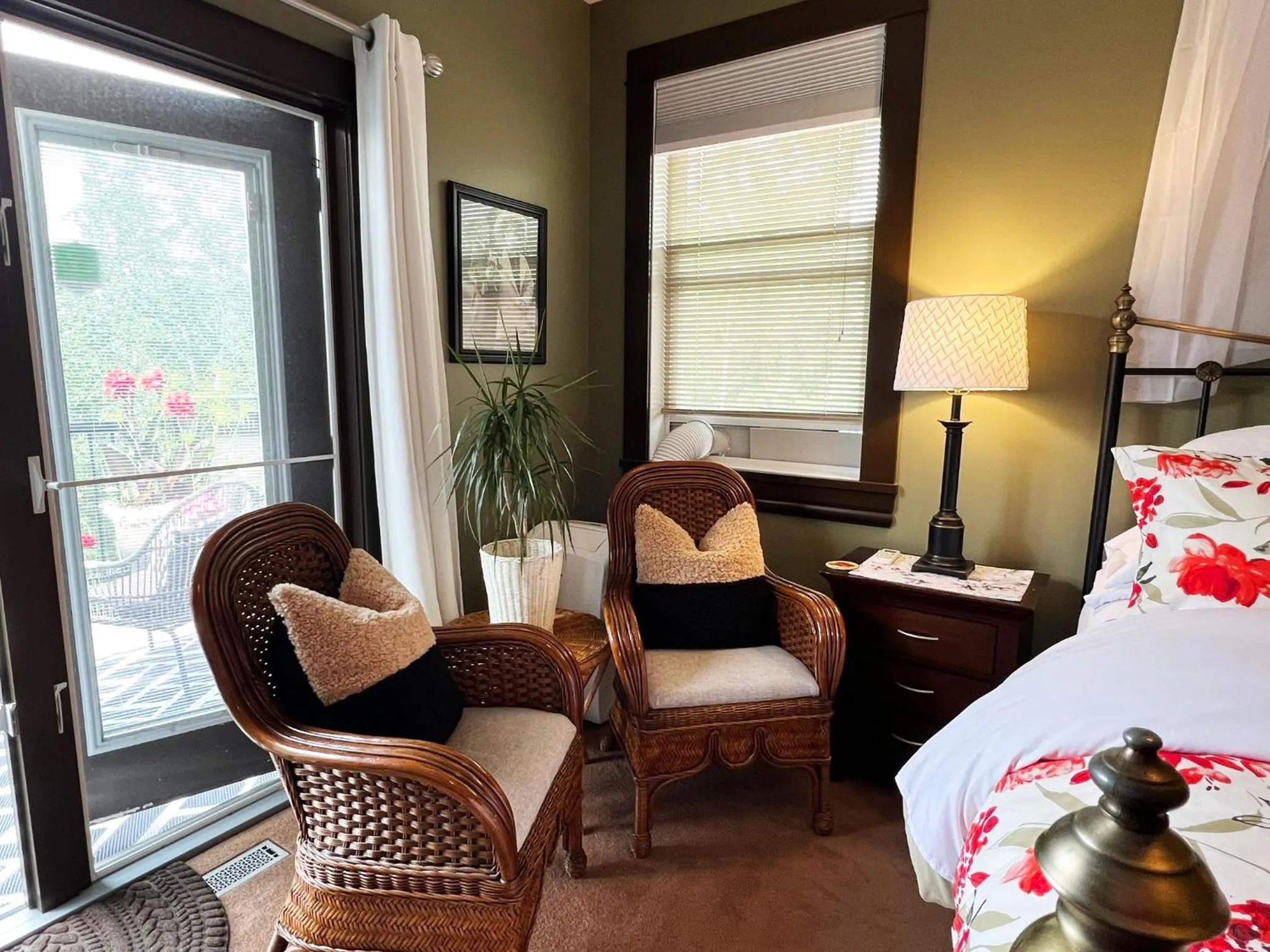 Bed in Wolf Creek Bed and Breakfast