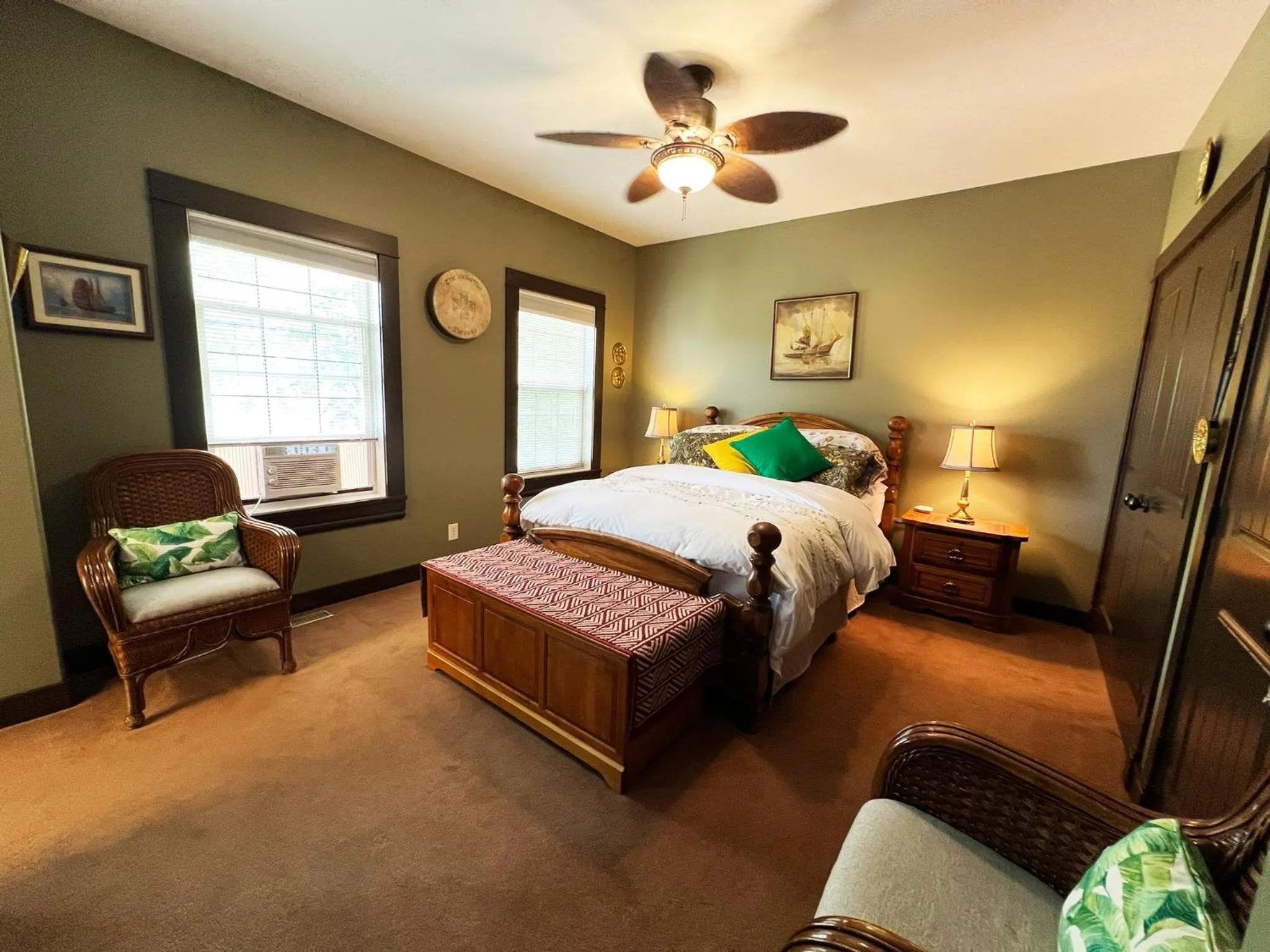 Bed in Wolf Creek Bed and Breakfast