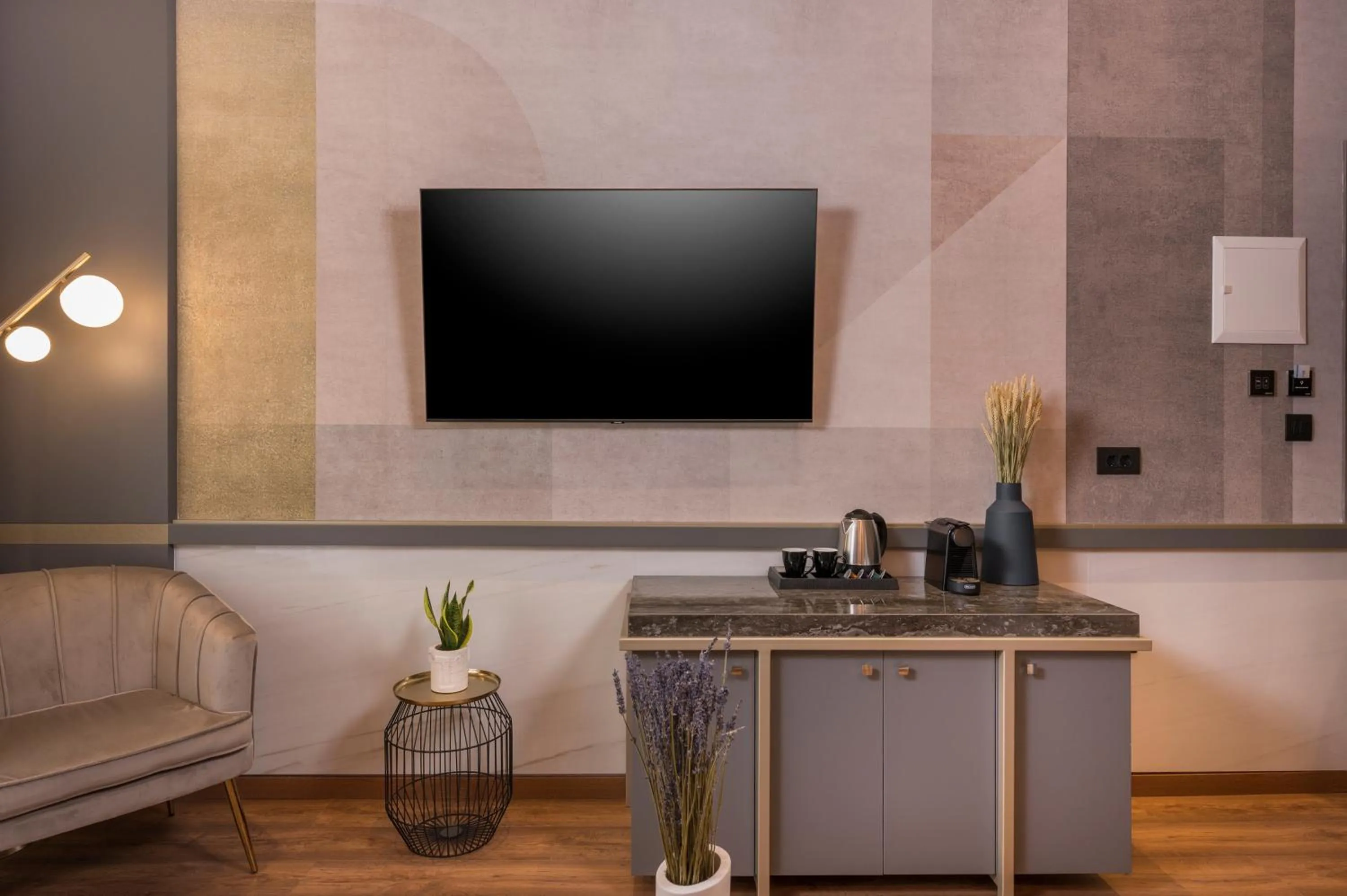 TV and multimedia in Veneri Boutique Suites