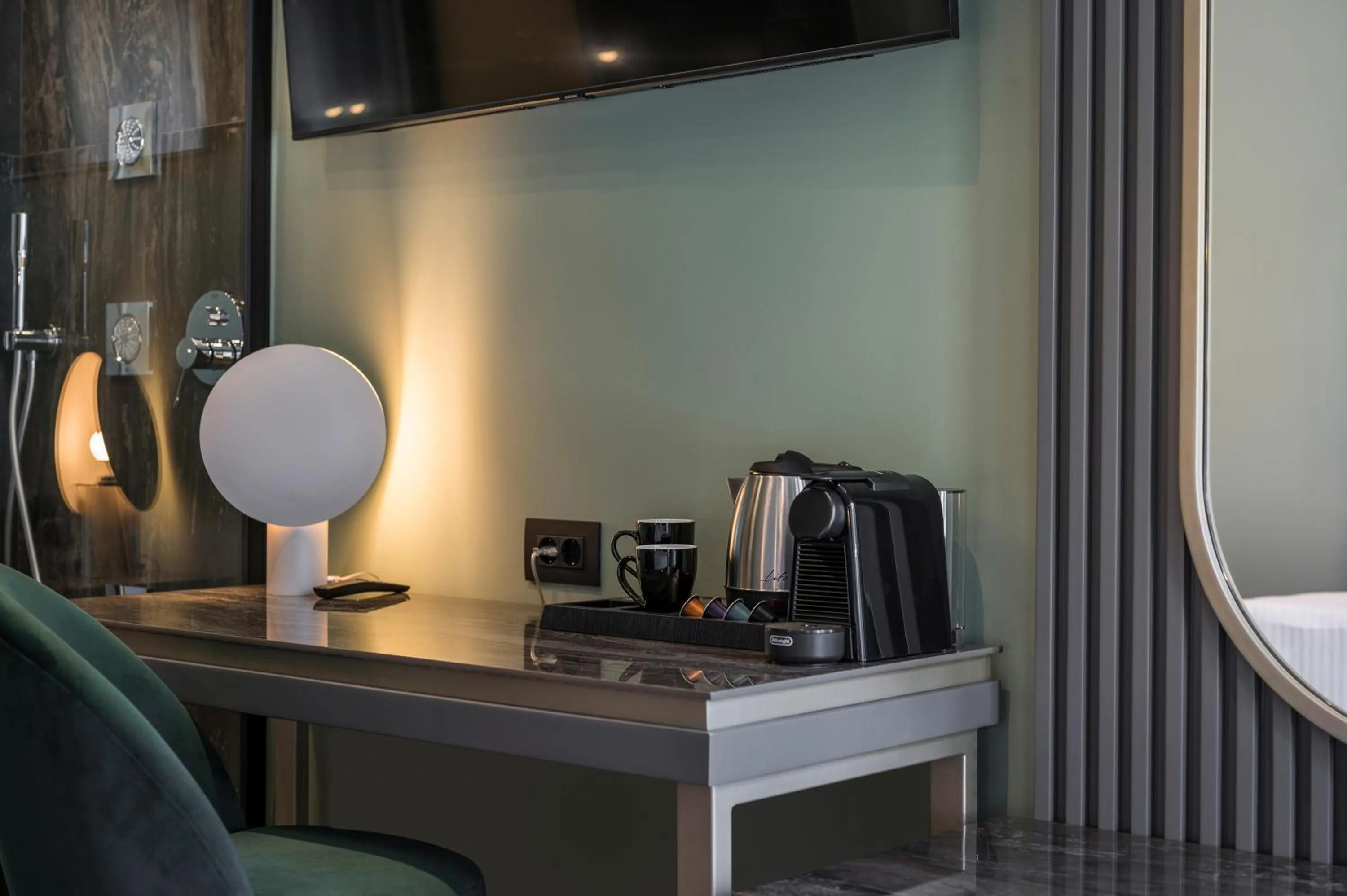 Coffee/tea facilities in Veneri Boutique Suites