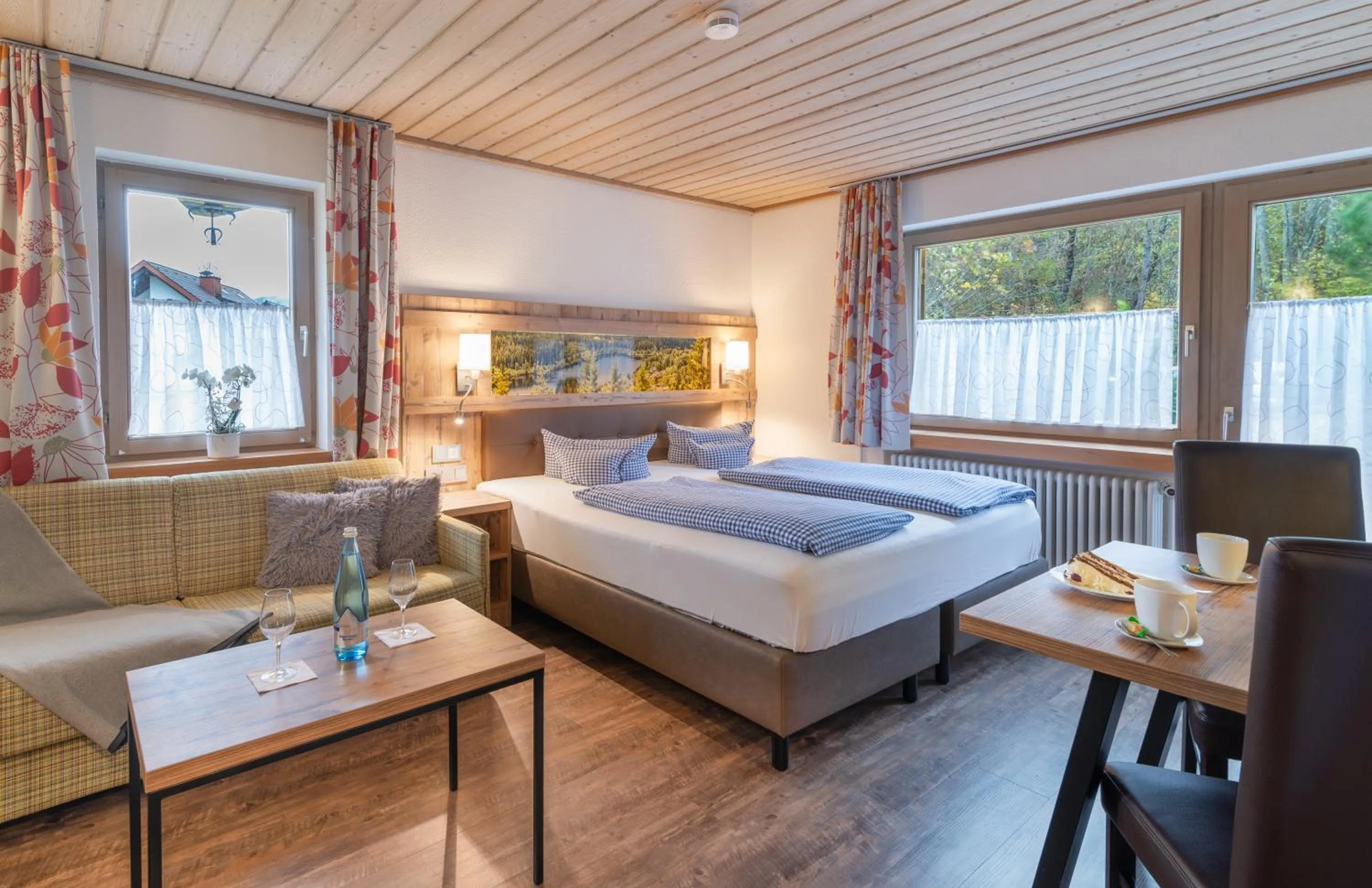 Living room, Bed in Albtalblick Ihr Wellness- & Wanderhotel