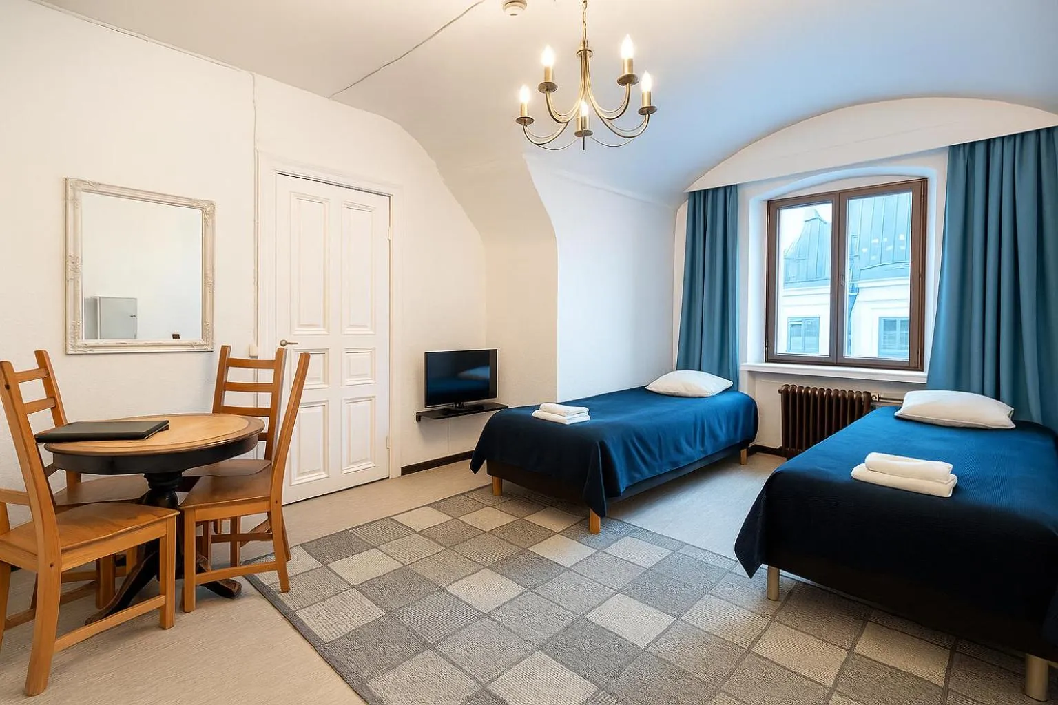 Family, Bed in Senate Hotel