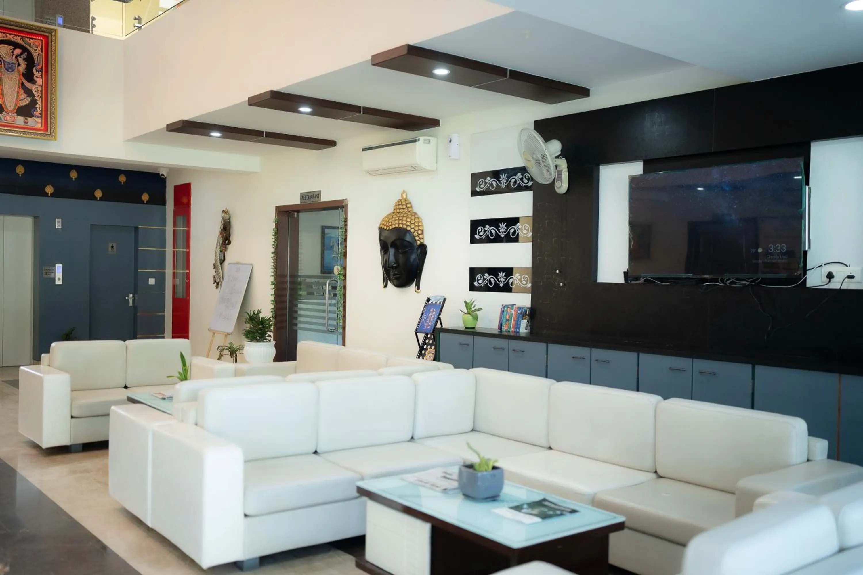 TV and multimedia in The Sky Imperial- Hotel Gopal Darshan