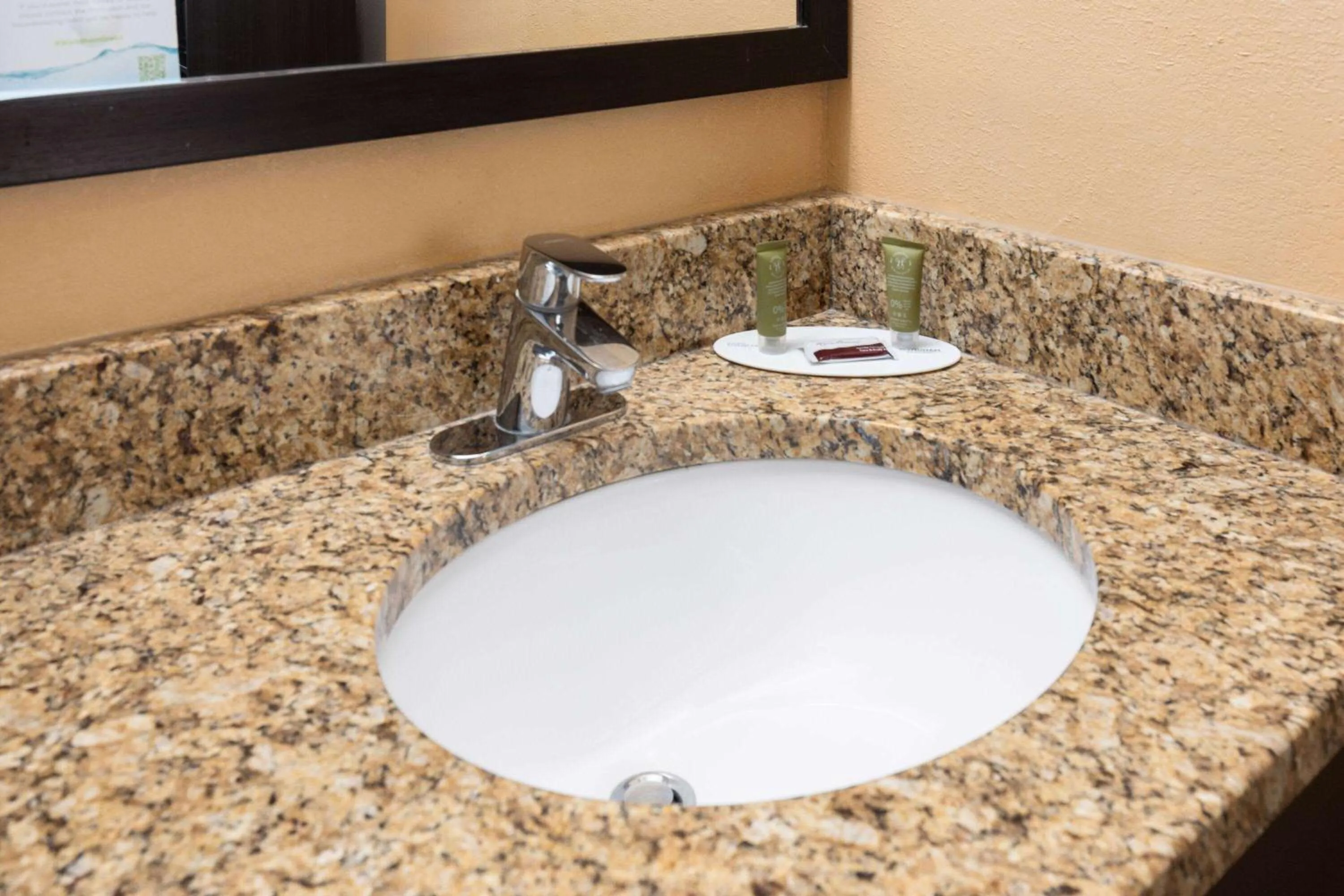 TV and multimedia in Super 8 by Wyndham Myrtle Beach/Market Common Area