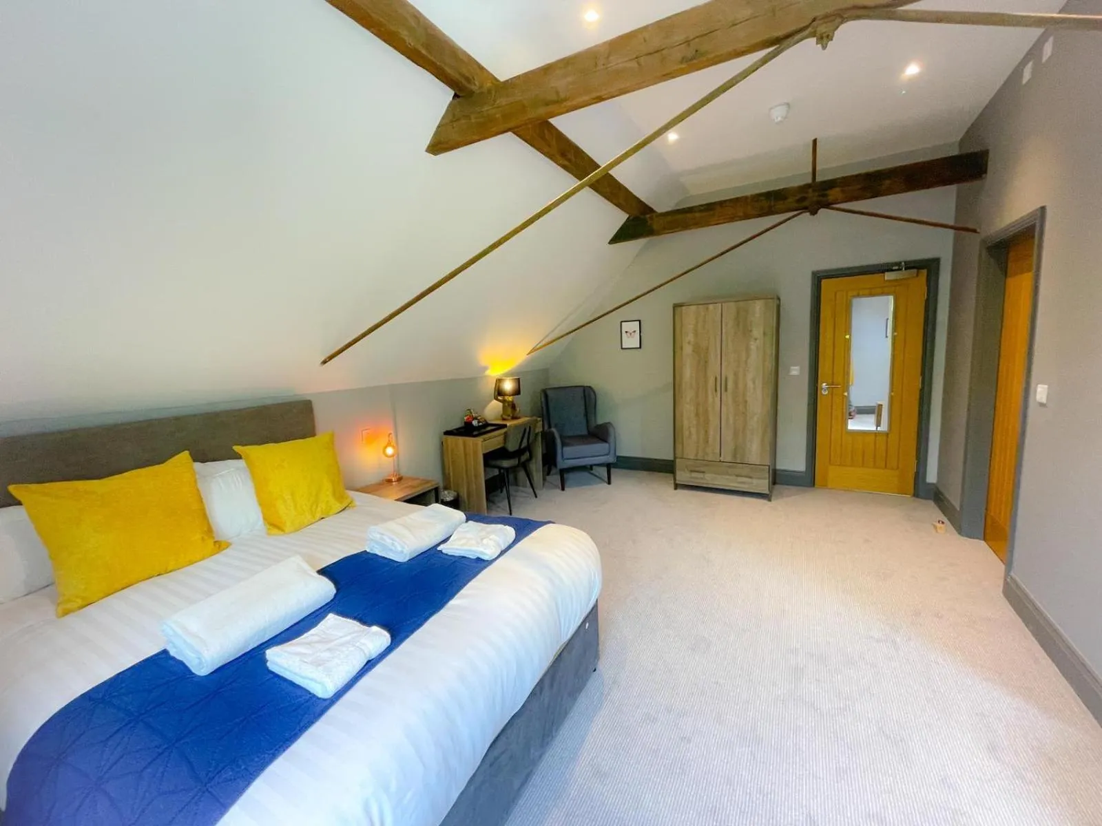 Photo of the whole room, Bed in The Strutt Arms