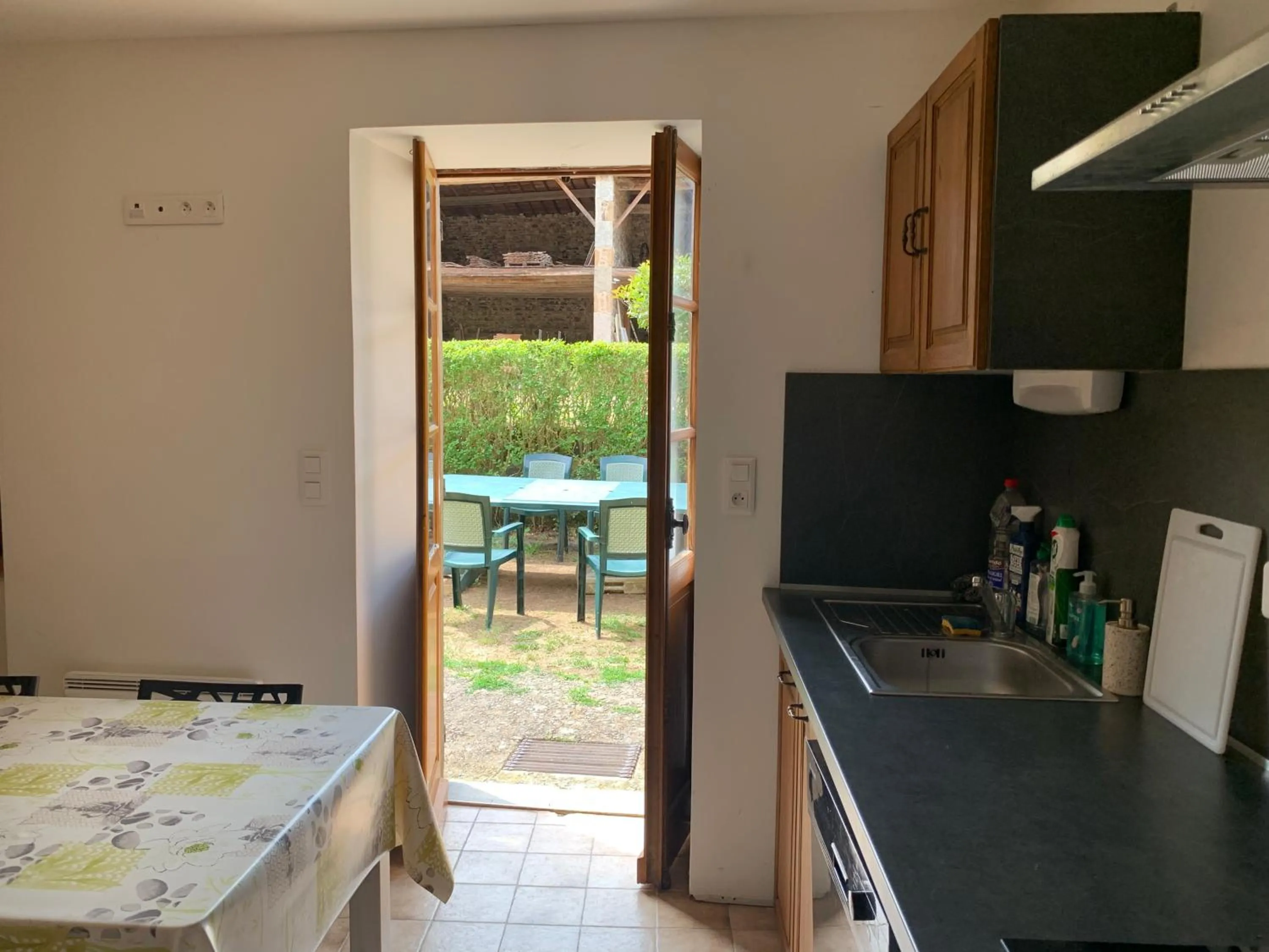 Kitchen or kitchenette in Dormez dans la chambre du meunier !