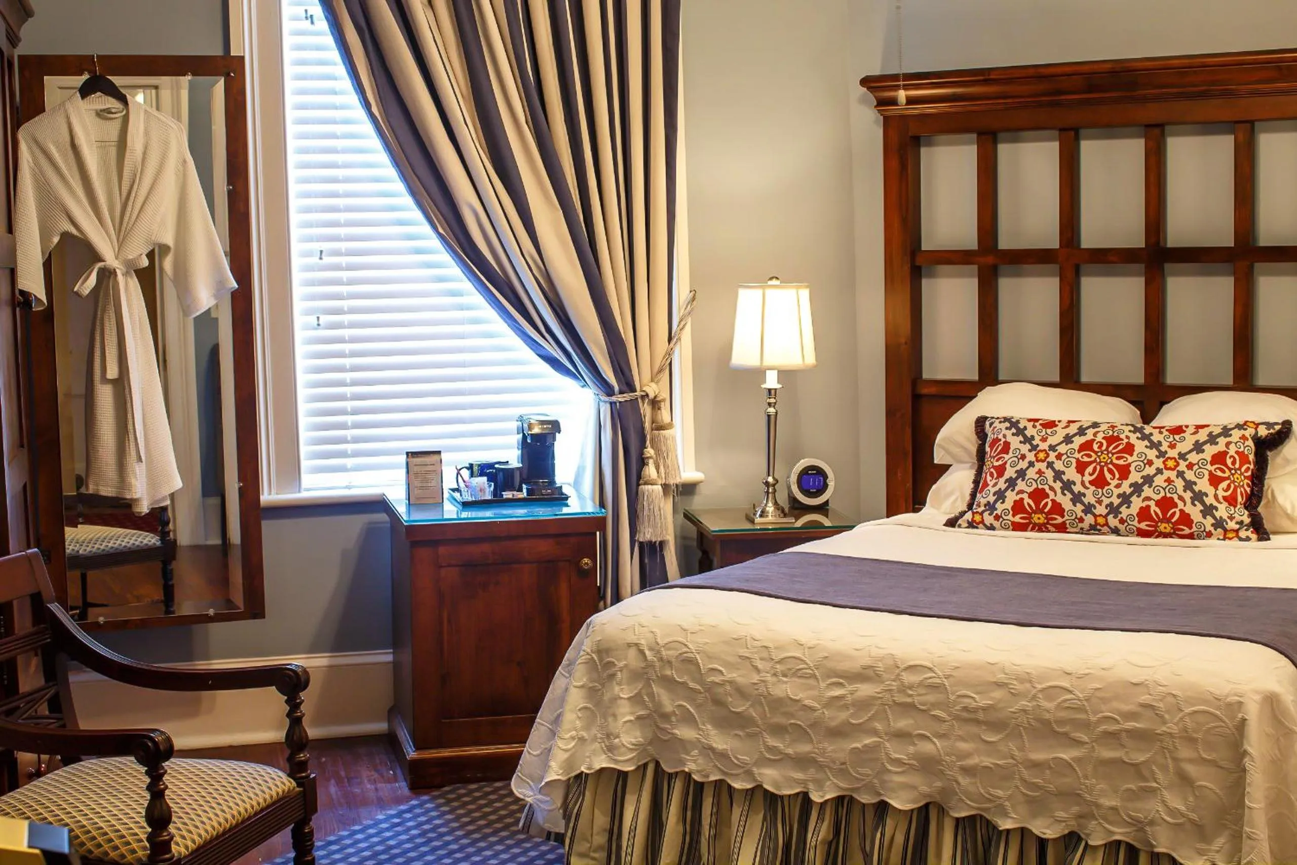 Photo of the whole room, Bed in The Marshall House, Historic Inns of Savannah Collection